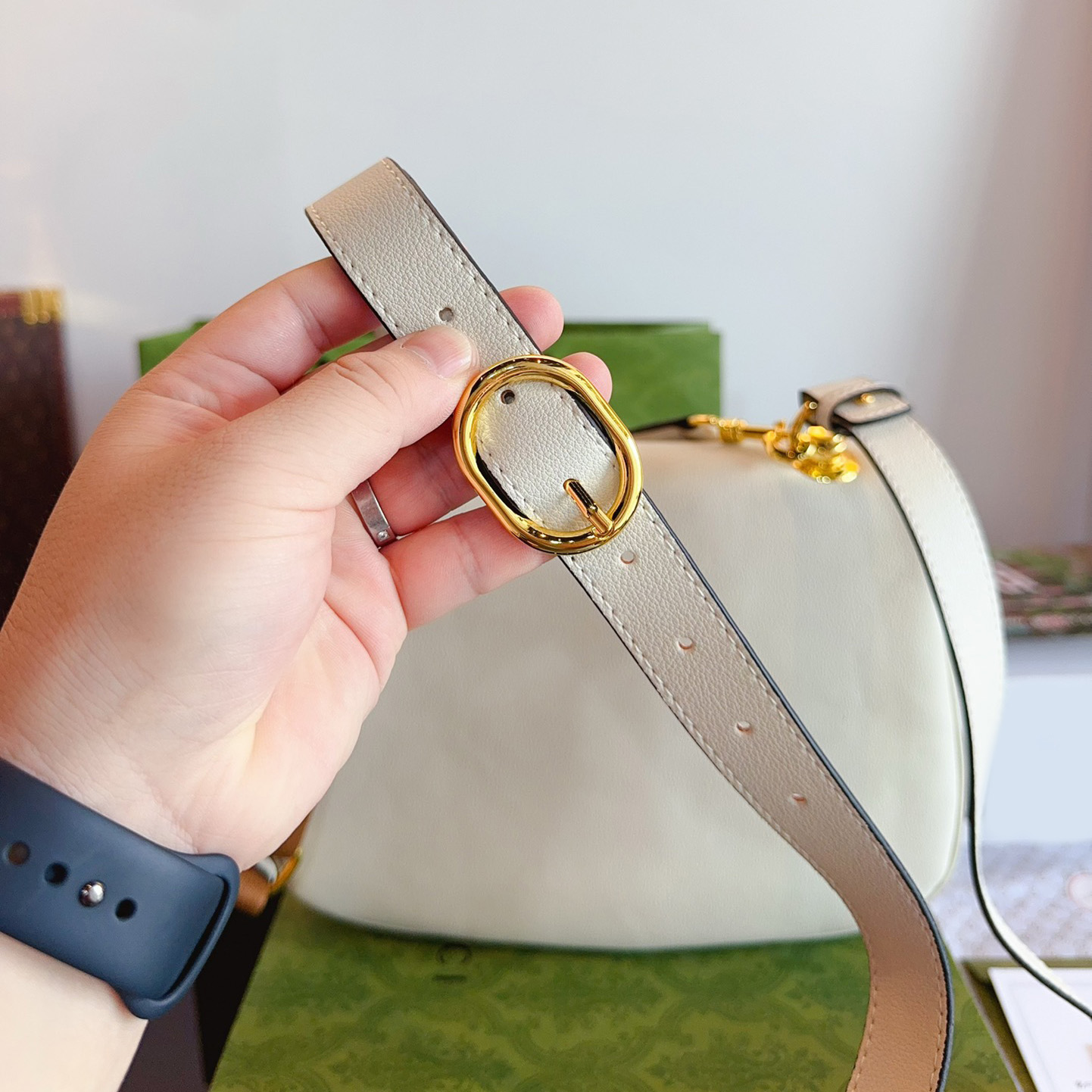 BLONDIE MEDIUM TOP HANDLE BAG