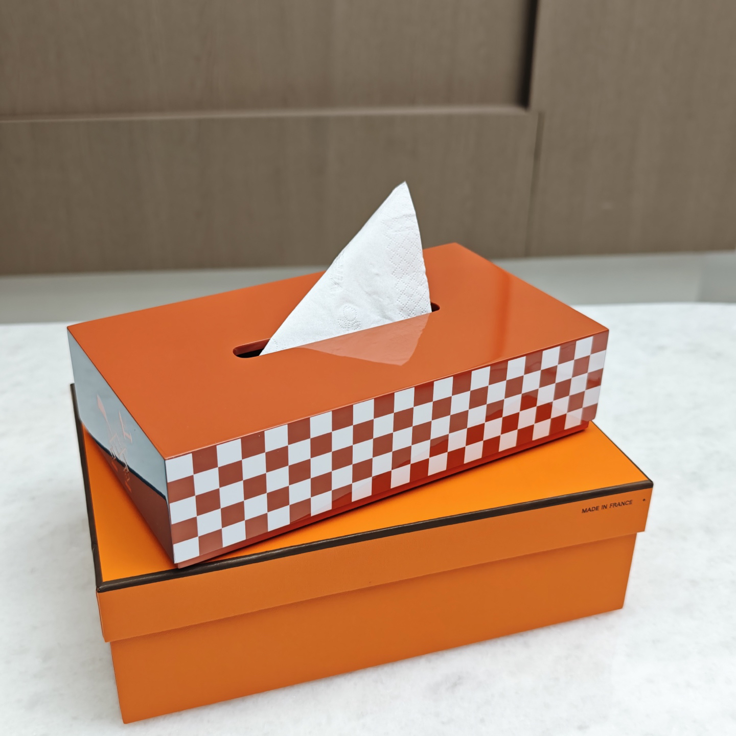He--rmès hand-lacquered and carved wooden tissue box