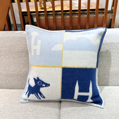 Herthtmès Throw Pillow ➿