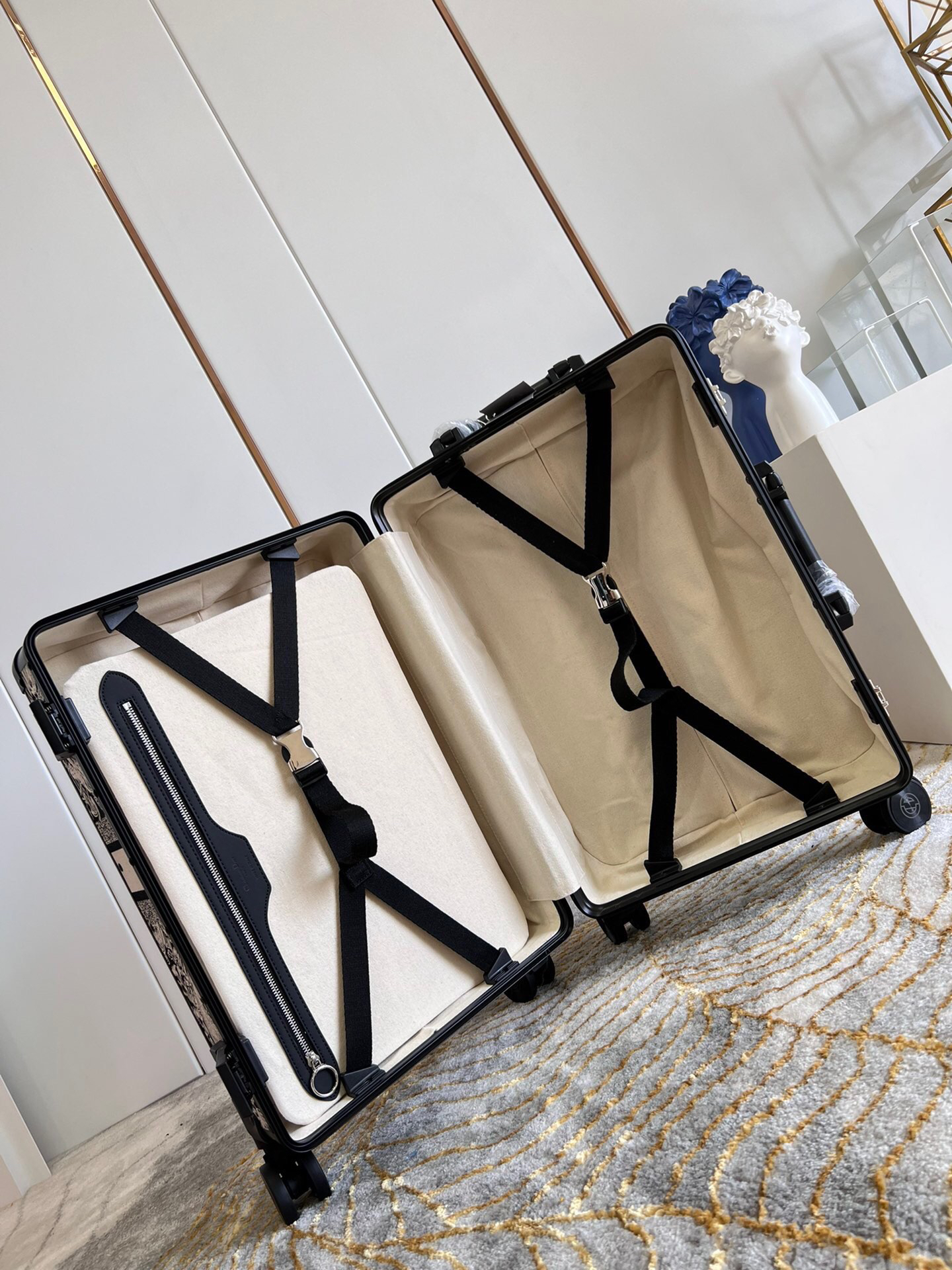 DR premium travel suitcases