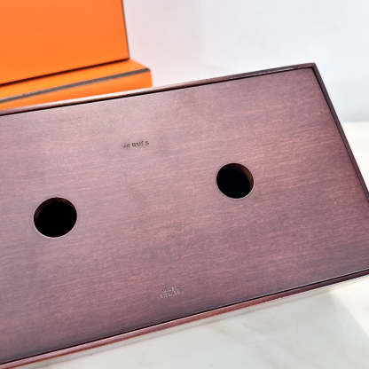 Hethtrmès Tissue Box (Solid Natural Ebony-Stained Mahogany + Smooth Young Bull Calfskin)