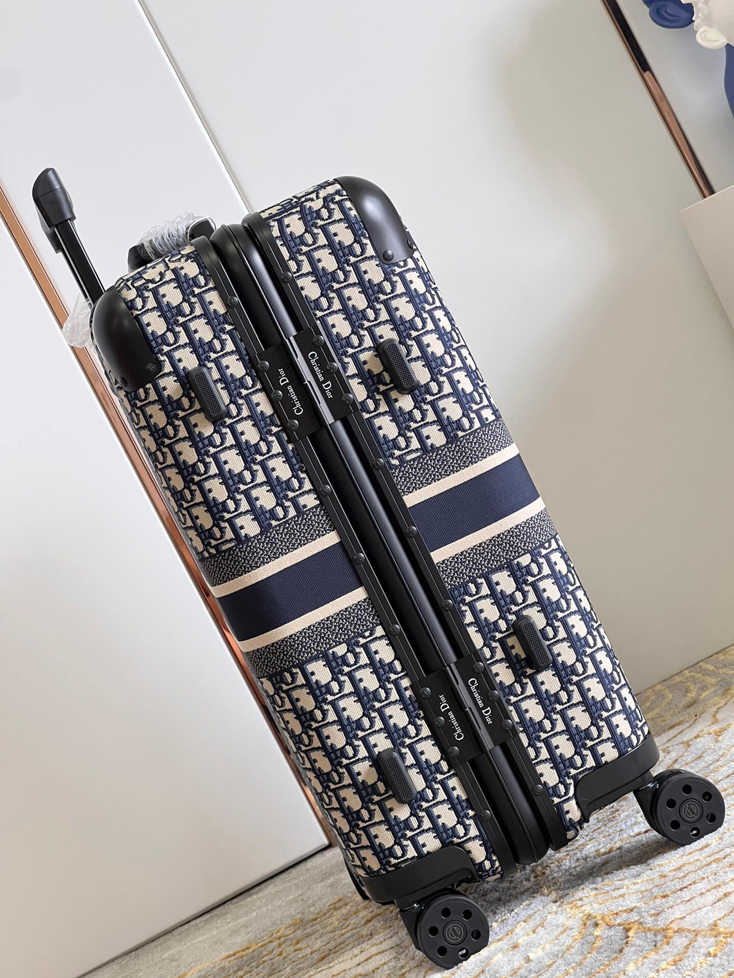 DR premium travel suitcases