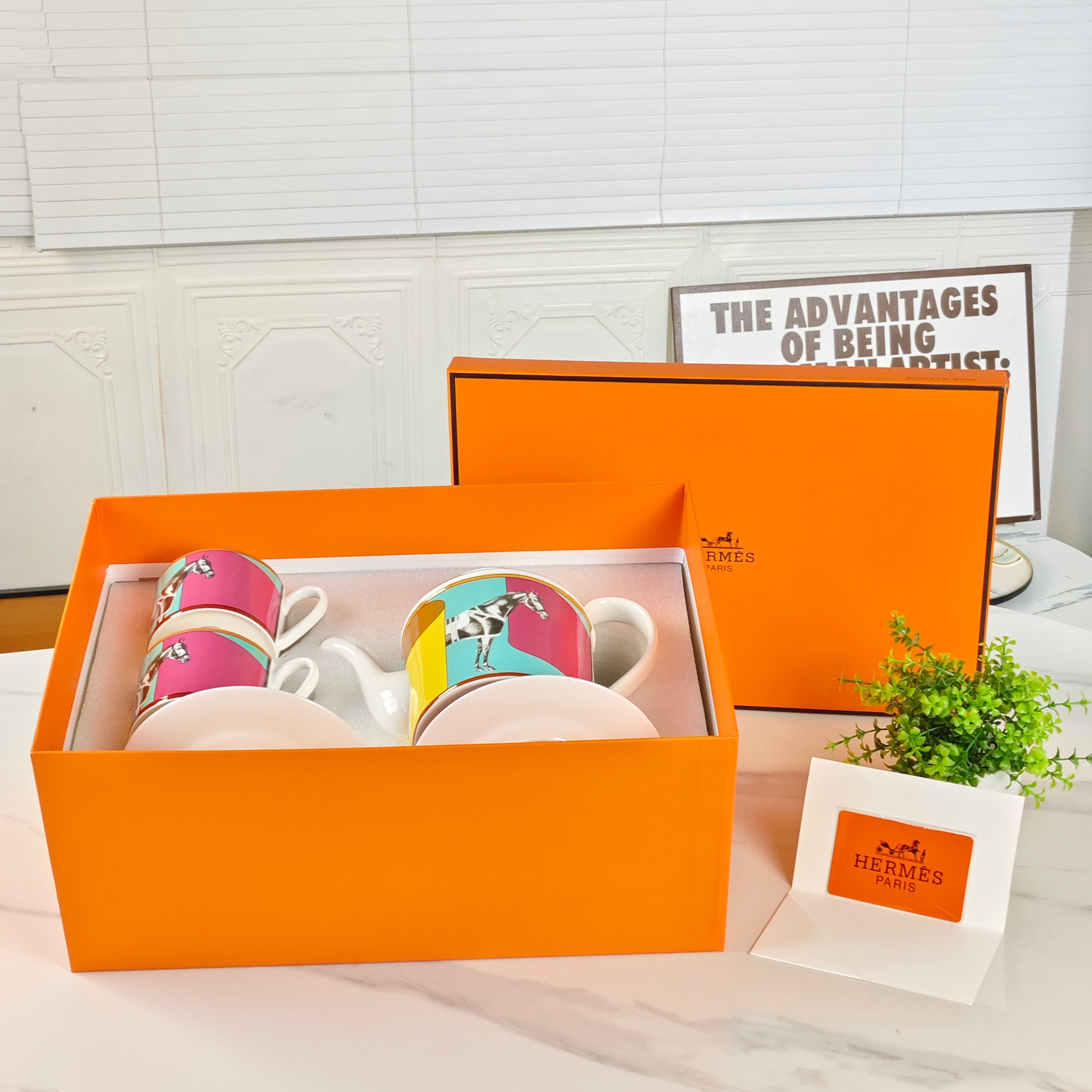 New Arrival 🔥 Hethtrmès "Forward-Galloping Horse" Motif — [One Pot, Two Cups & Saucers] — Red Set