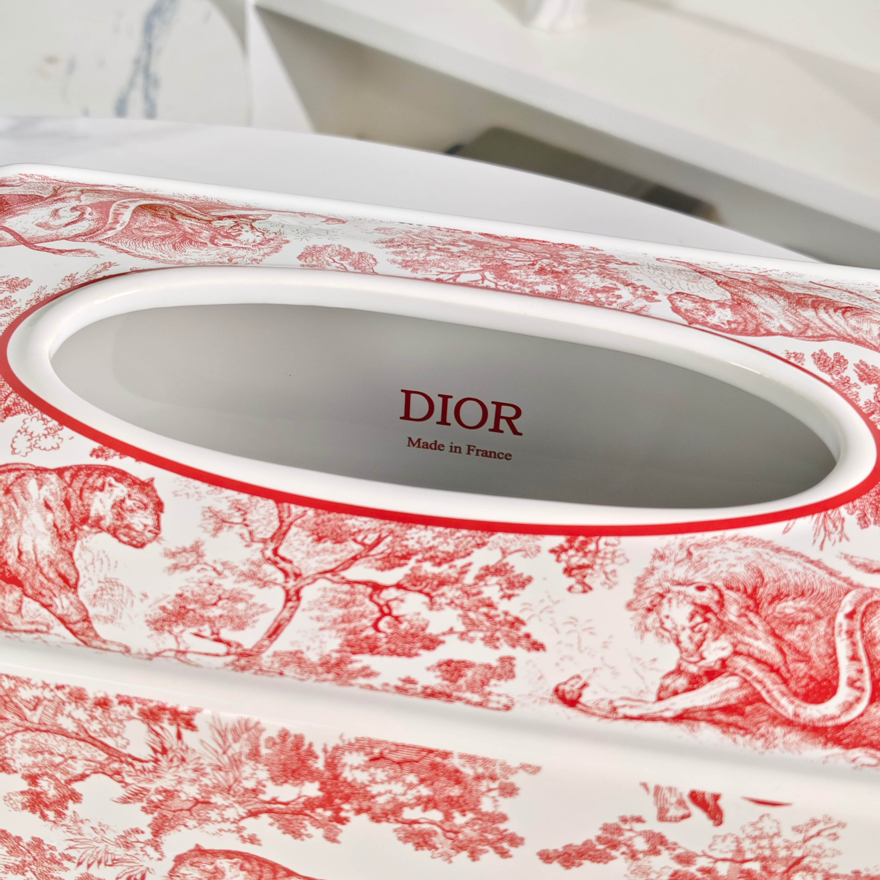 Ditht Ao || Red Tiger Tissue Box