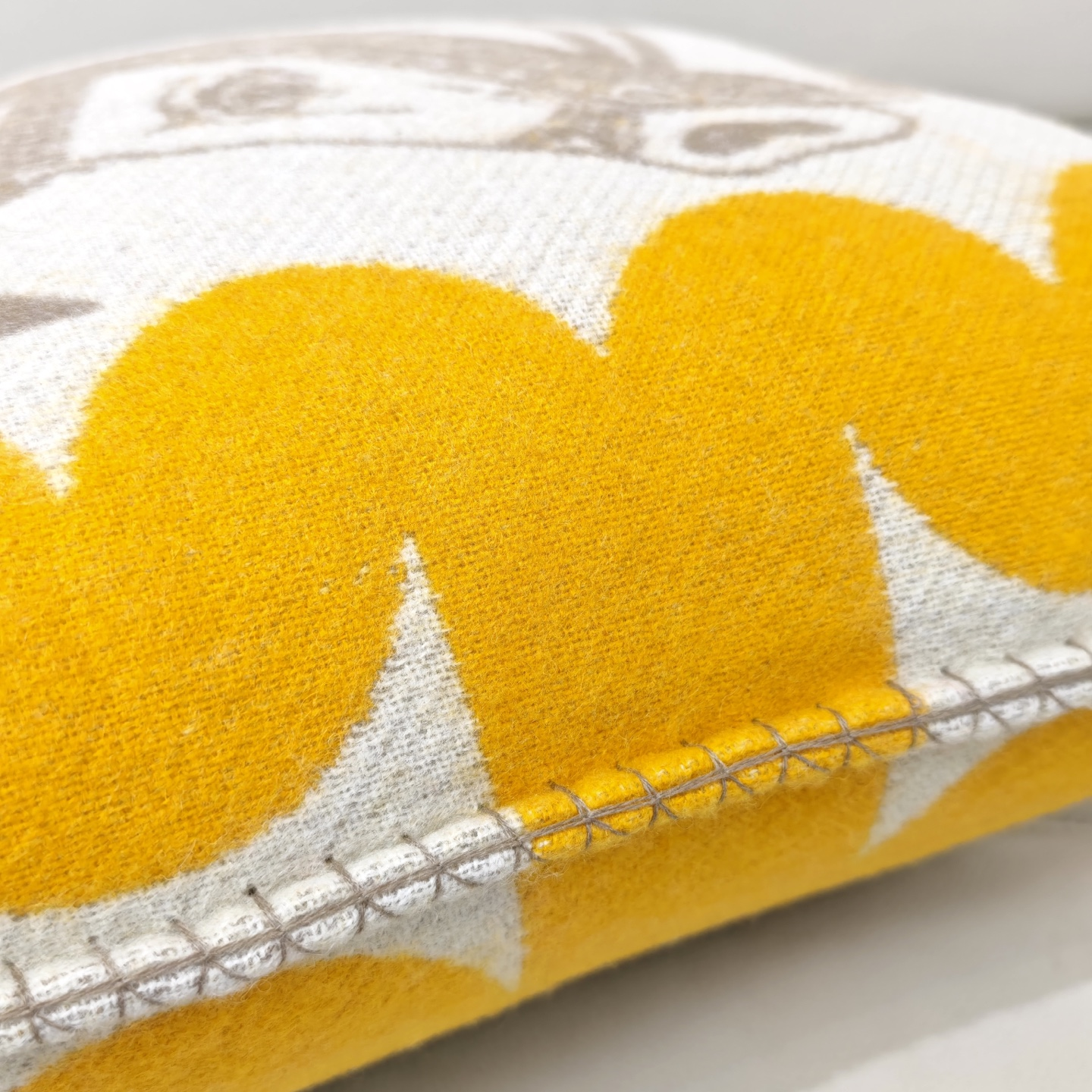 Herthtmès New Cashmere Blanket [Cheval Joker Cushion/Throw Pillow]