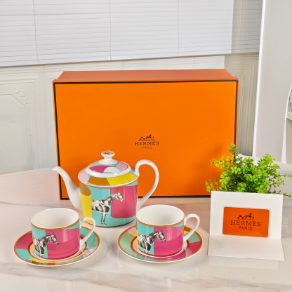 New Arrival 🔥 Hethtrmès "Forward-Galloping Horse" Motif — [One Pot, Two Cups & Saucers] — Red Set