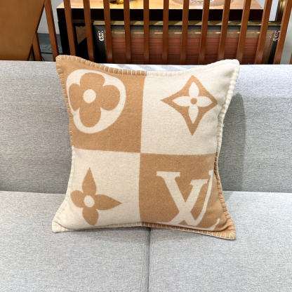 Lothtuis Vuthtitton Checkmate Cushion