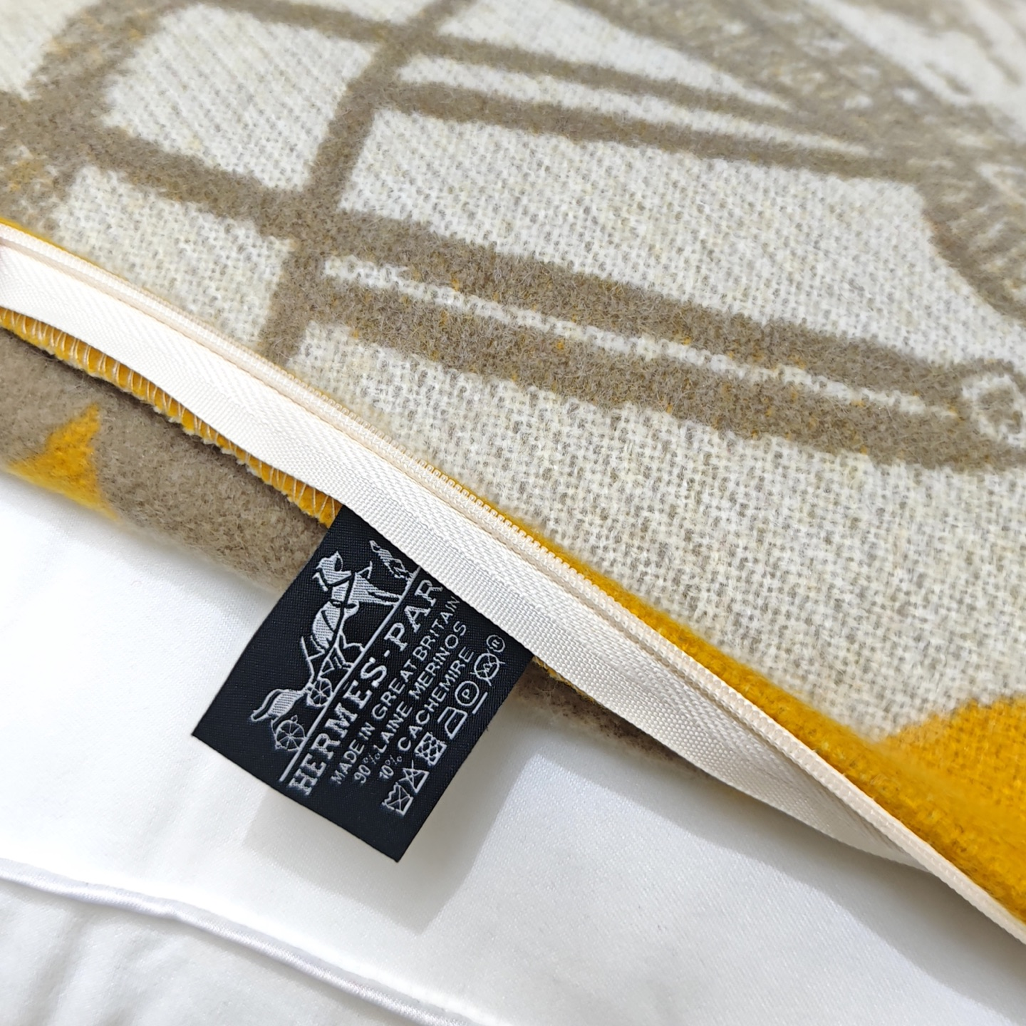 Herthtmès New Cashmere Blanket [Cheval Joker Cushion/Throw Pillow]