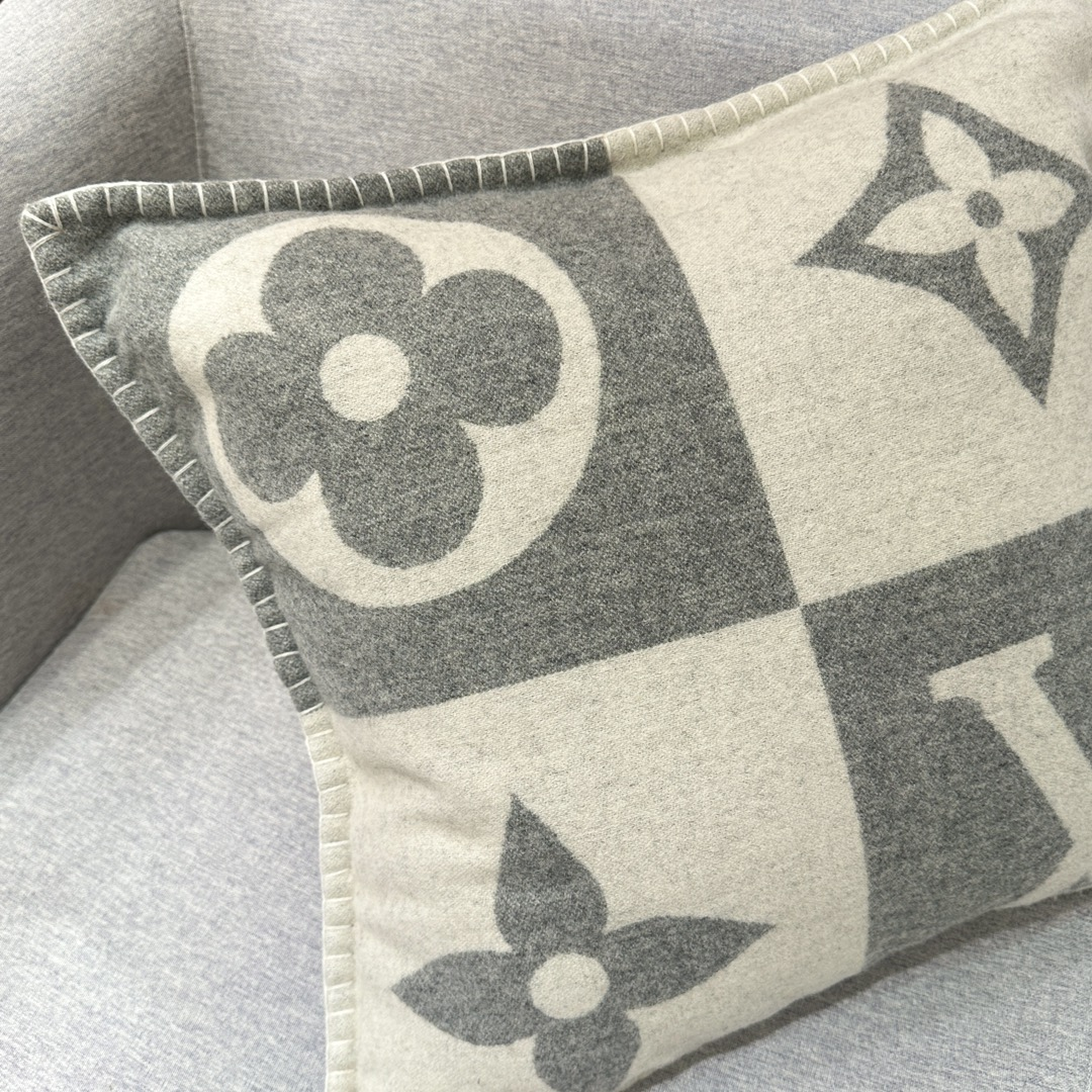 Lothtuis Vuthtitton CHECKMATE Cushion / Throw Pillow