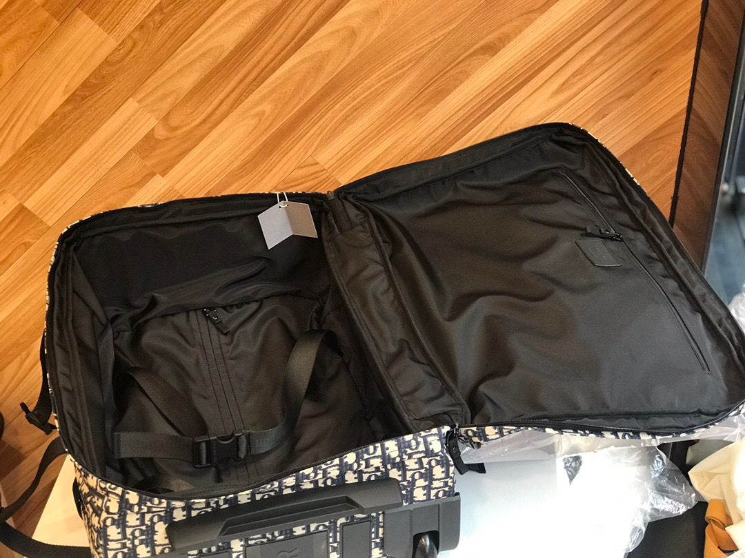 DR premium travel suitcases