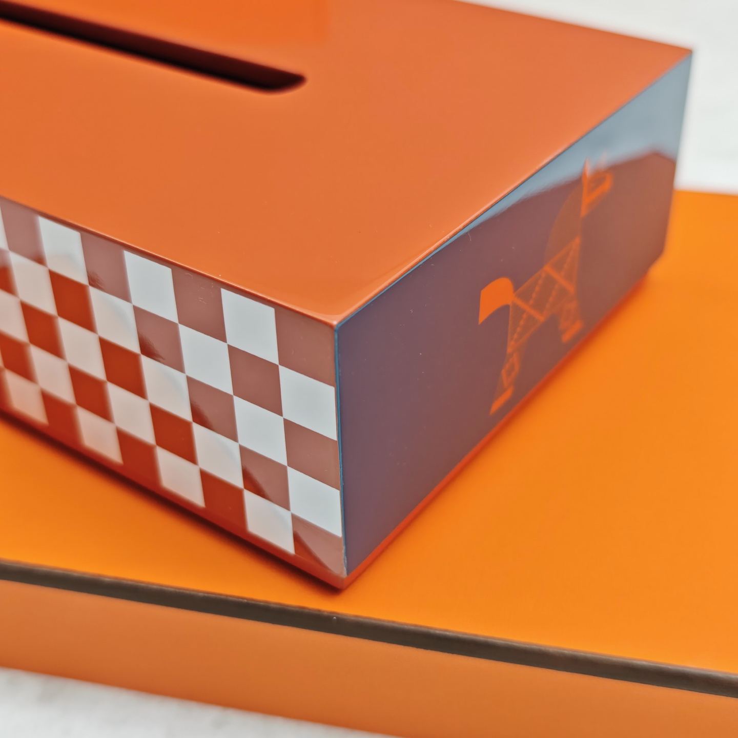 He--rmès hand-lacquered and carved wooden tissue box