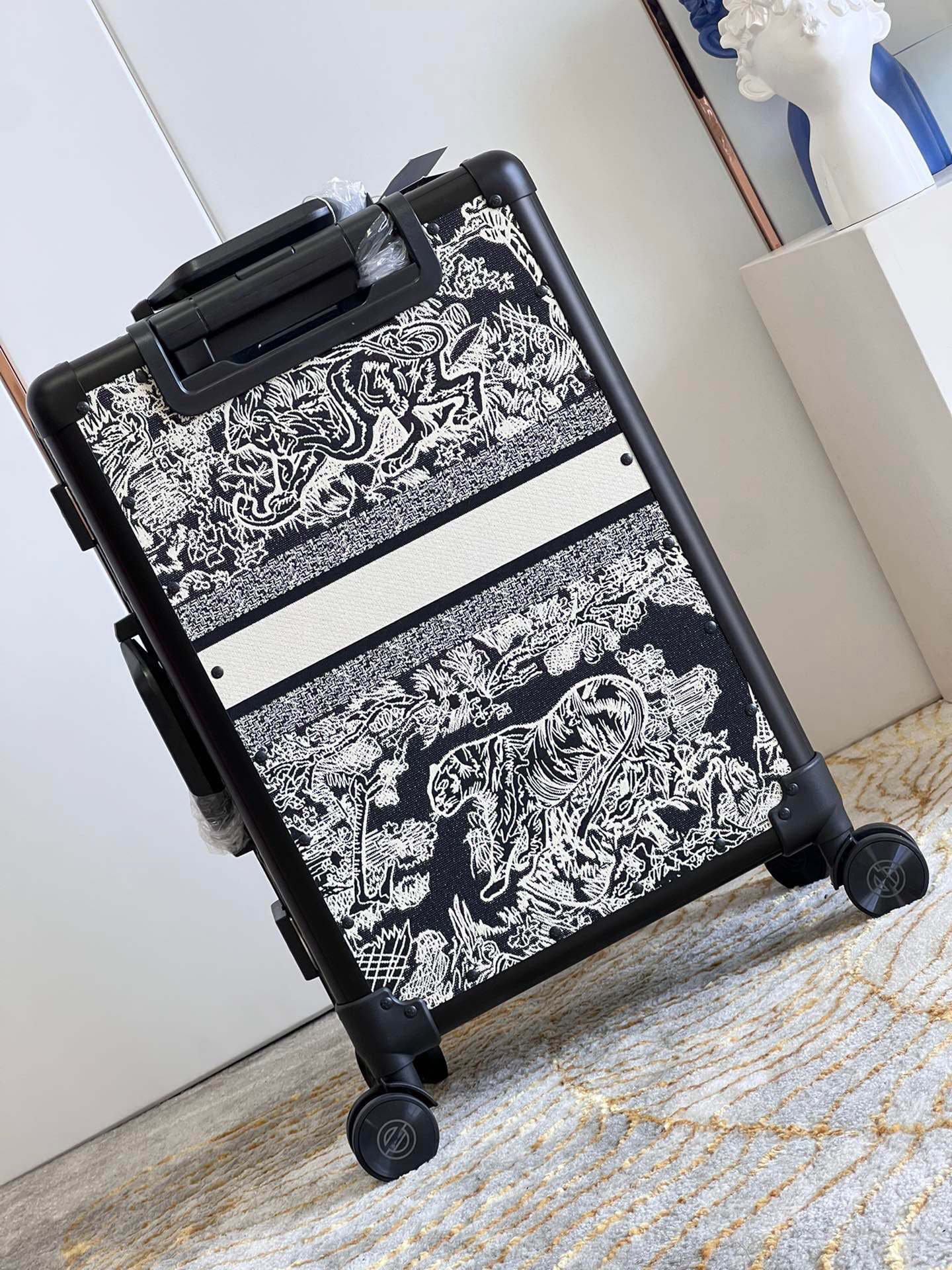 DR premium travel suitcases