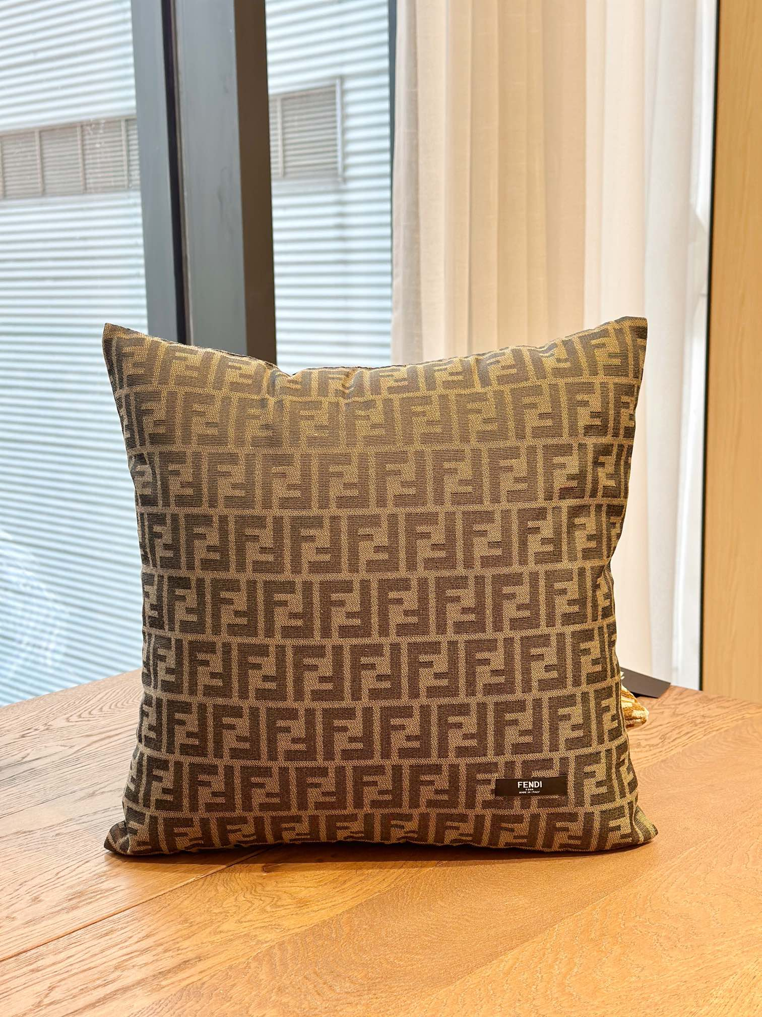 Fenthtdi Casa Collection Throw Pillows / Cushions