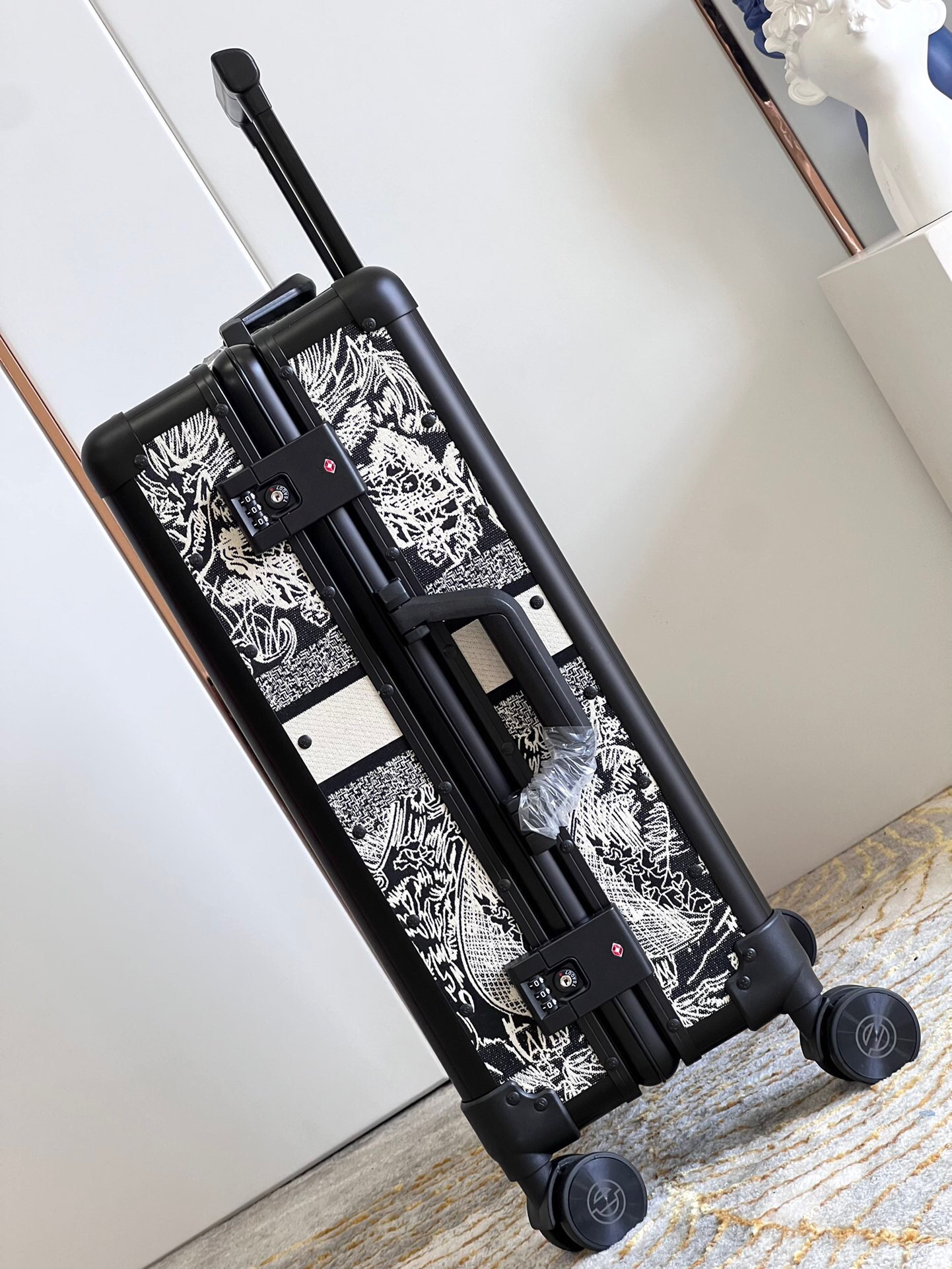DR premium travel suitcases
