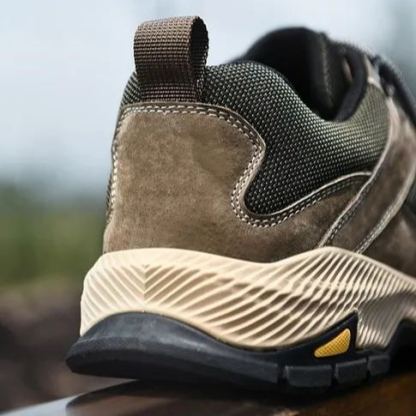 Lo sconto di oggi è del 50%. Le sneakers da uomo sono progettate ergonomicamente per proteggere meglio i piedi e alleviare la pressione.