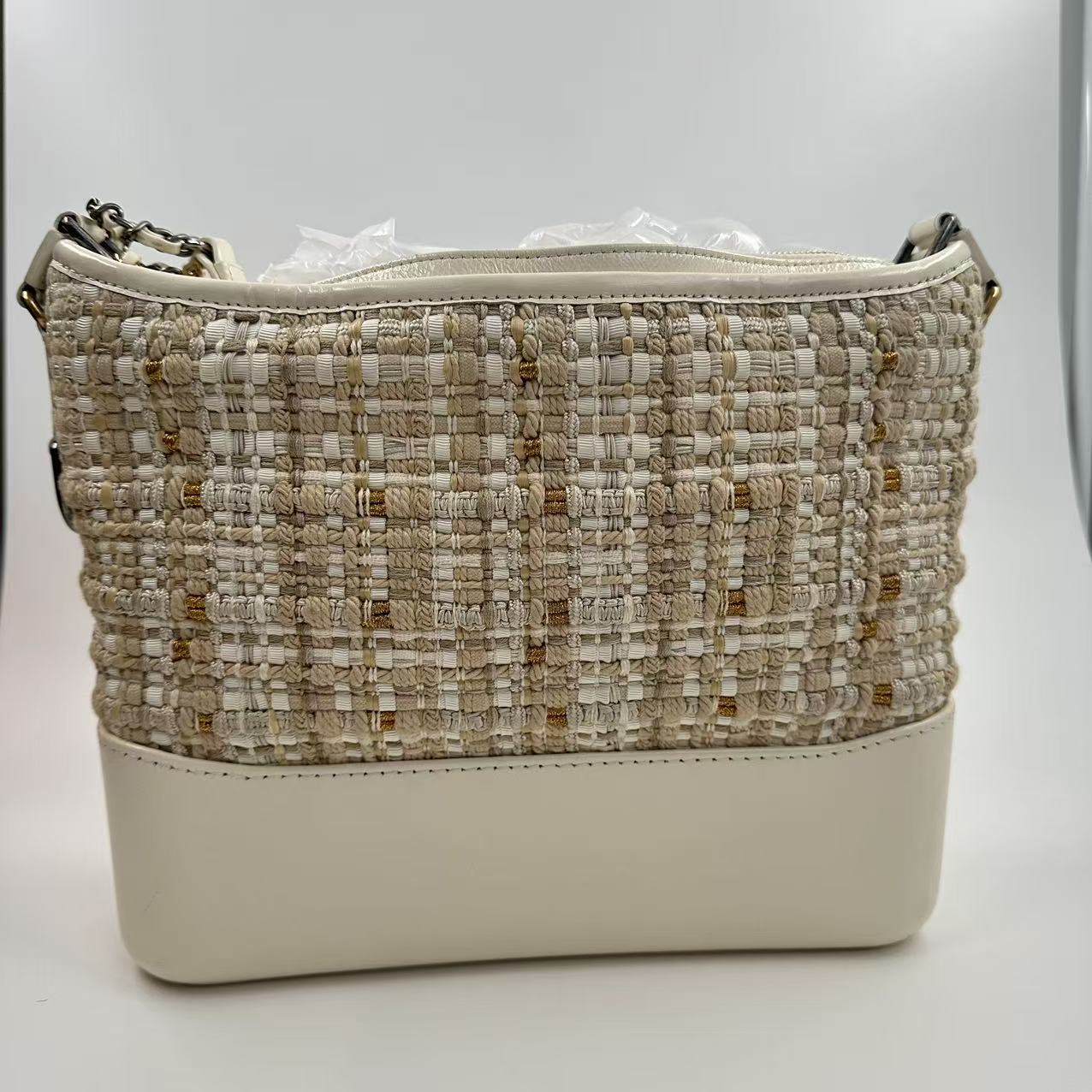 【#525】Pre-owned CHANEL Gabrielle Hobo Large Size in White and Beige Tweed Leather Calfskin Crossbody Bags BJ1101904085