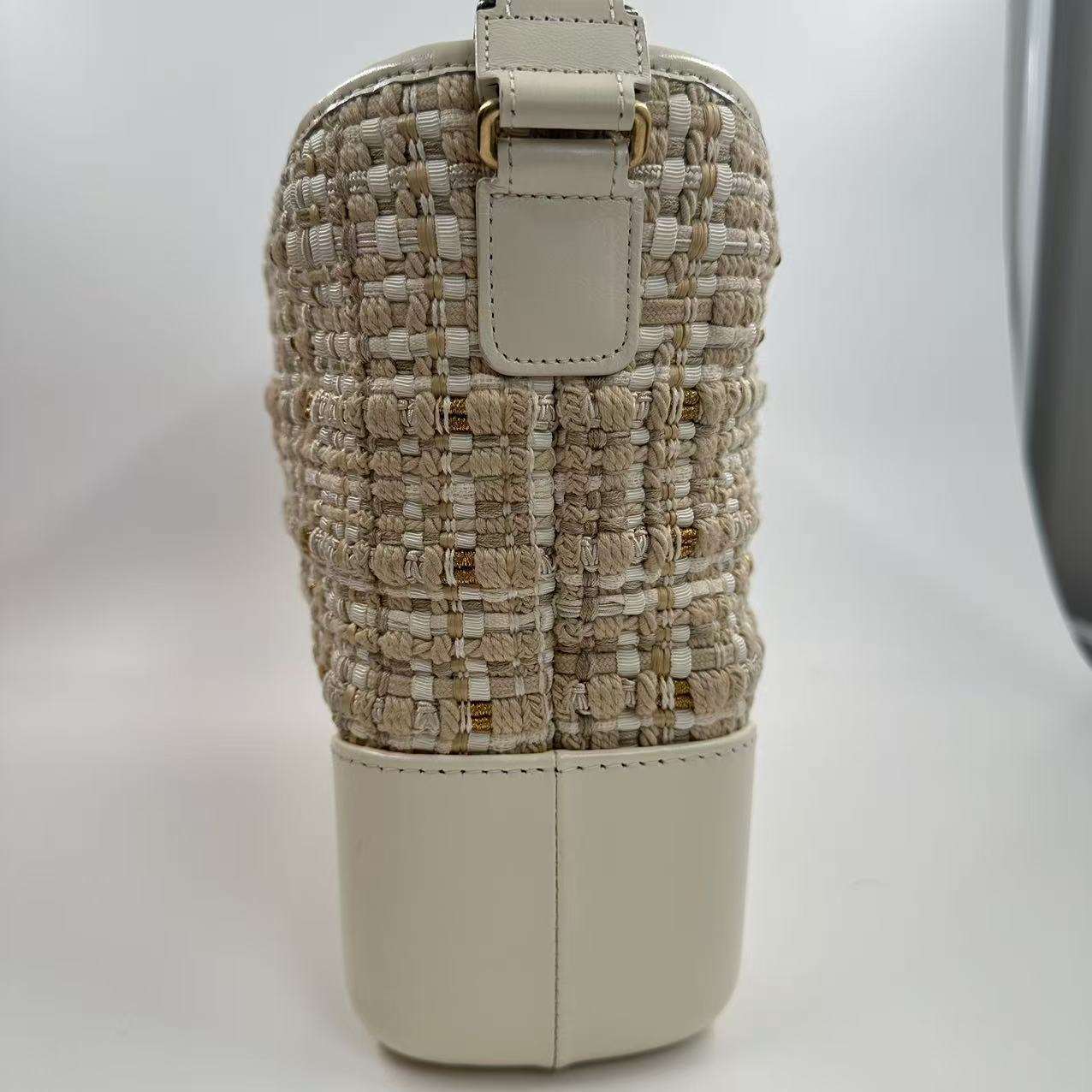 【#525】Pre-owned CHANEL Gabrielle Hobo Large Size in White and Beige Tweed Leather Calfskin Crossbody Bags BJ1101904085