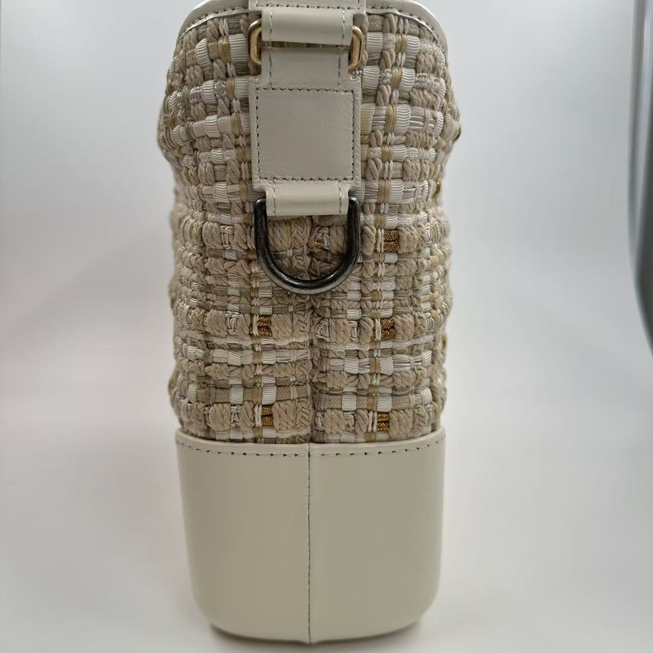 【#525】Pre-owned CHANEL Gabrielle Hobo Large Size in White and Beige Tweed Leather Calfskin Crossbody Bags BJ1101904085