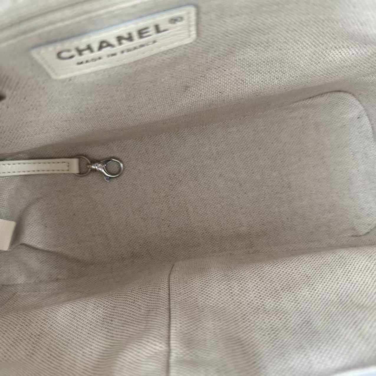 【#525】Pre-owned CHANEL Gabrielle Hobo Large Size in White and Beige Tweed Leather Calfskin Crossbody Bags BJ1101904085