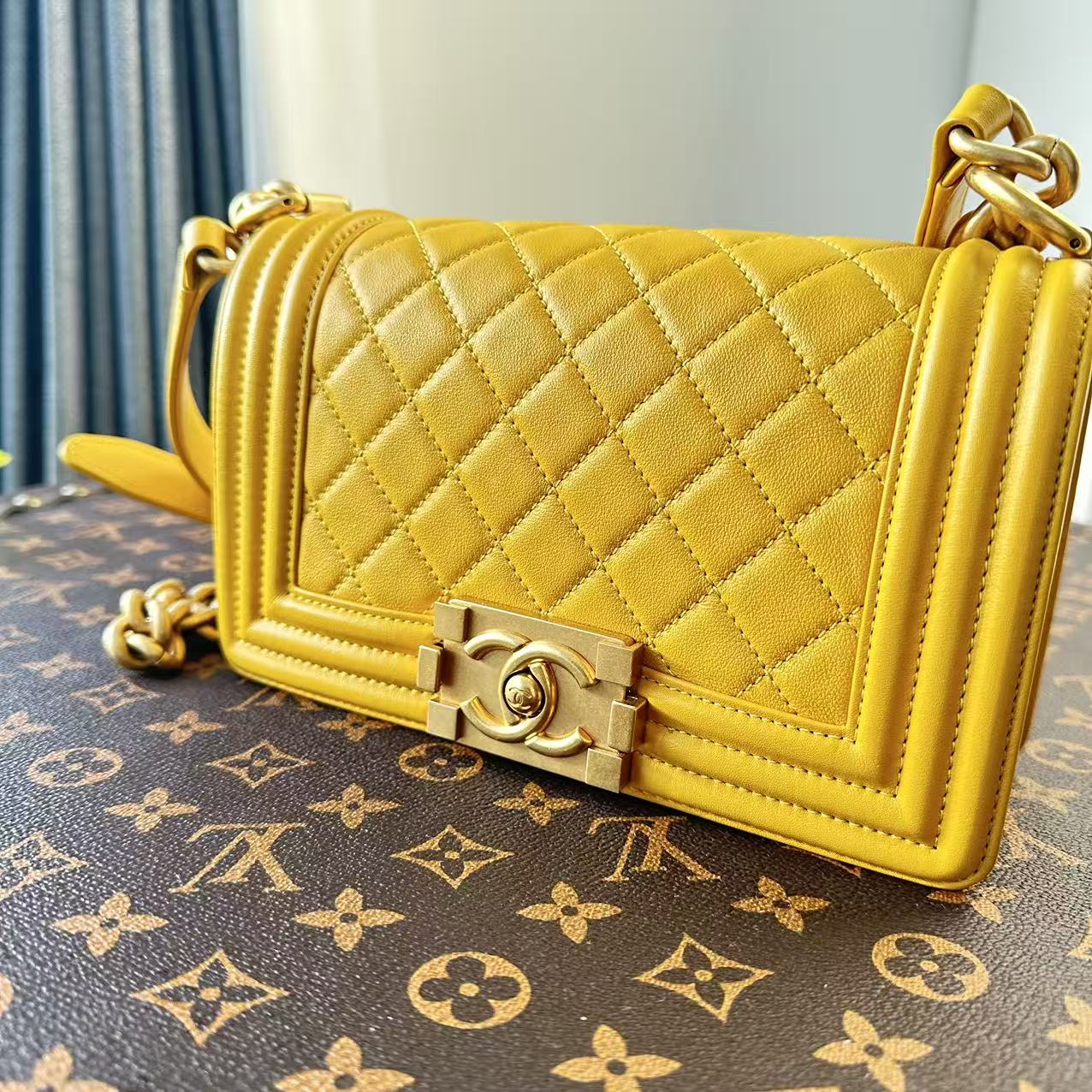 【#560】Pre-owned CHANEL Leboy Yellow Lambskin Shoulder Bag BJ11019050155