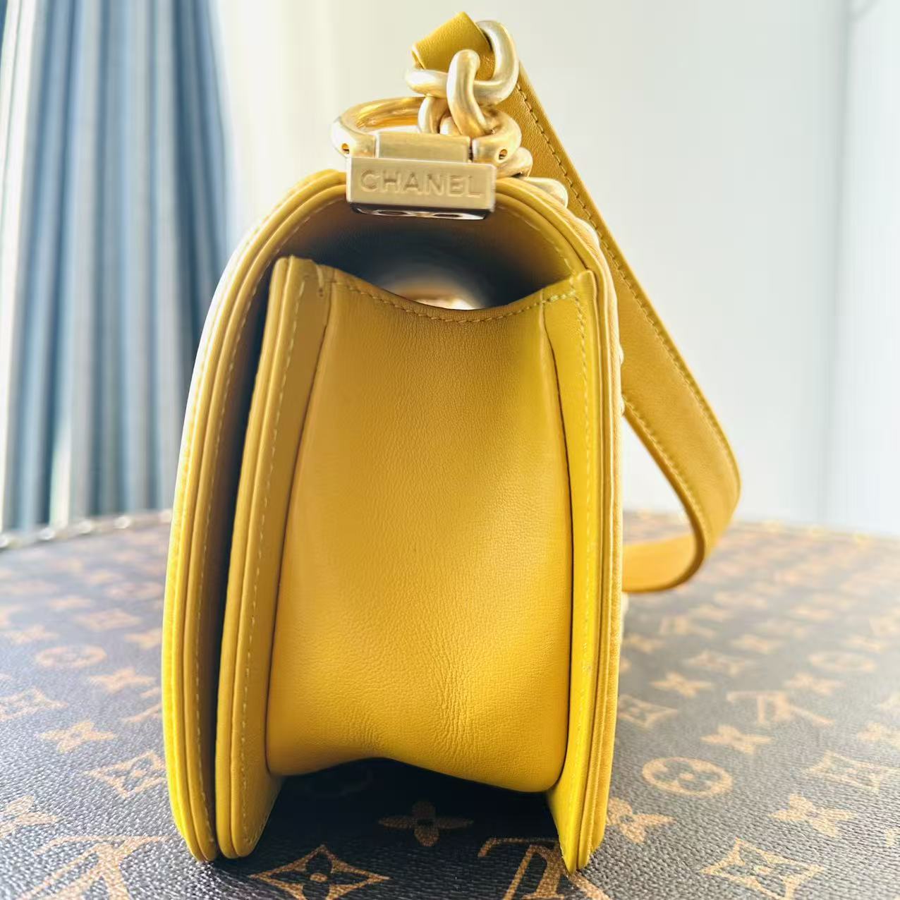 【#560】Pre-owned CHANEL Leboy Yellow Lambskin Shoulder Bag BJ11019050155