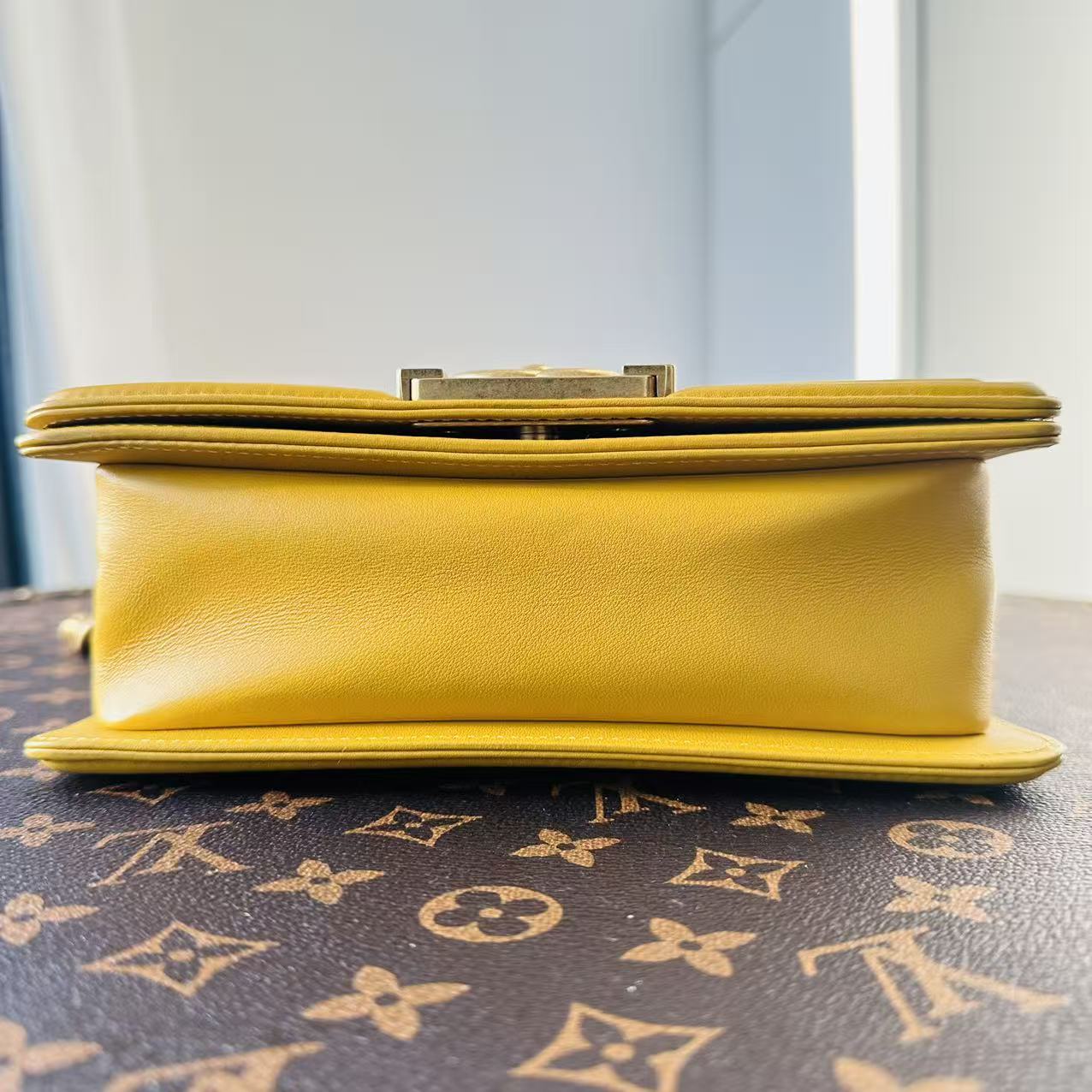 【#560】Pre-owned CHANEL Leboy Yellow Lambskin Shoulder Bag BJ11019050155