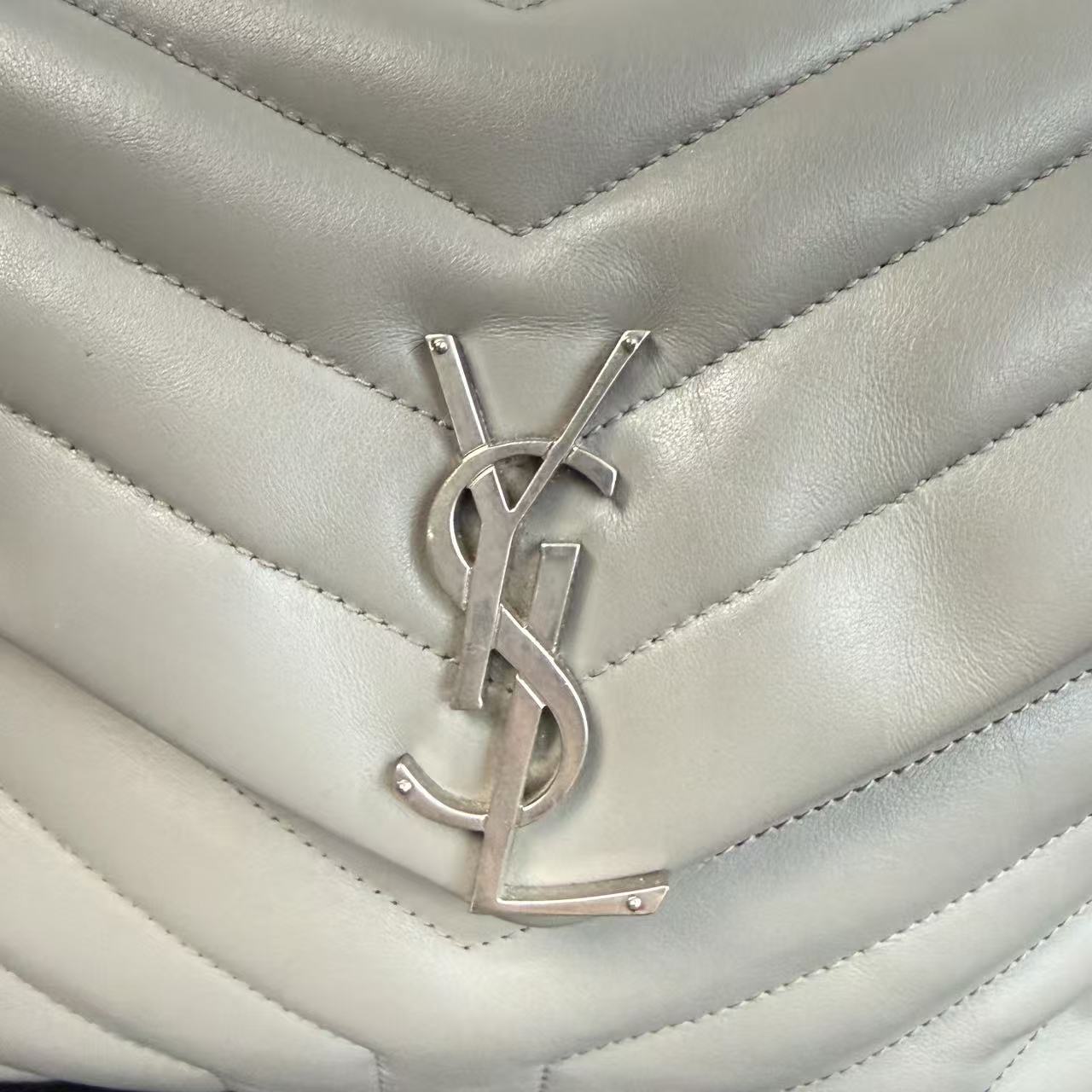 【#523】Pre-owned Yves Saint Laurent LouLou Grey Medium Size Calfskin Shoulder Bag BJ1109904090 