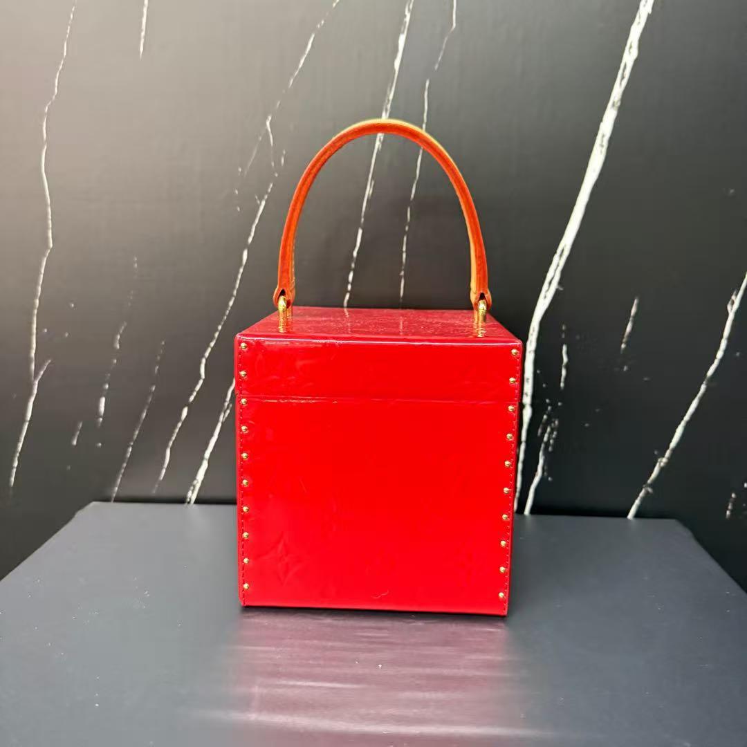 【#473】Pre-owned Louis Vuitton Bleecker Box Red MM Medium Size Patent Leather Shoulder Bag BJ1101904048 
