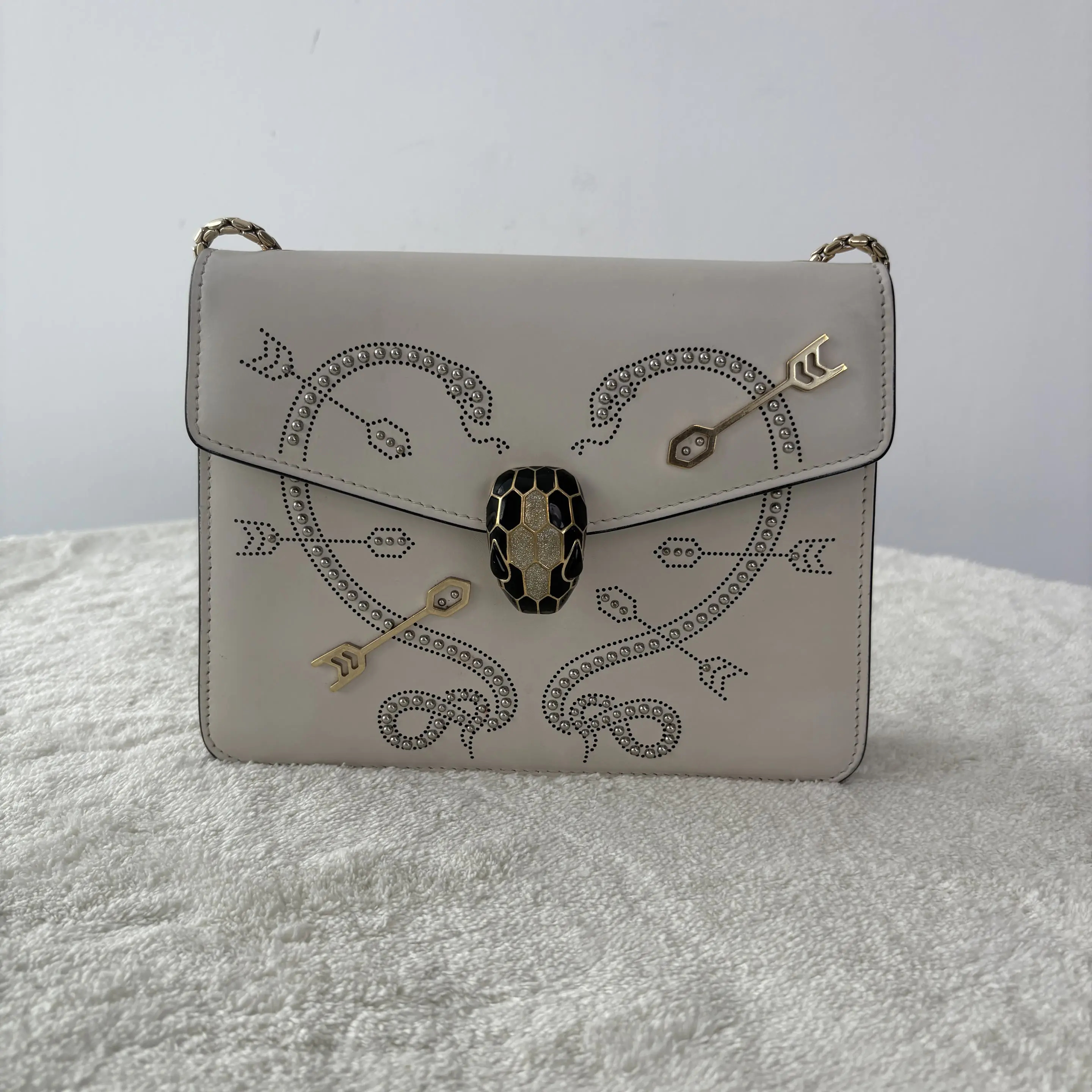 【#456】Pre-owned Bvlgari Serpenti Forever lvory Embroidery Arrow Flap Bag Calfskin Shoulder Bags BJ1101704035