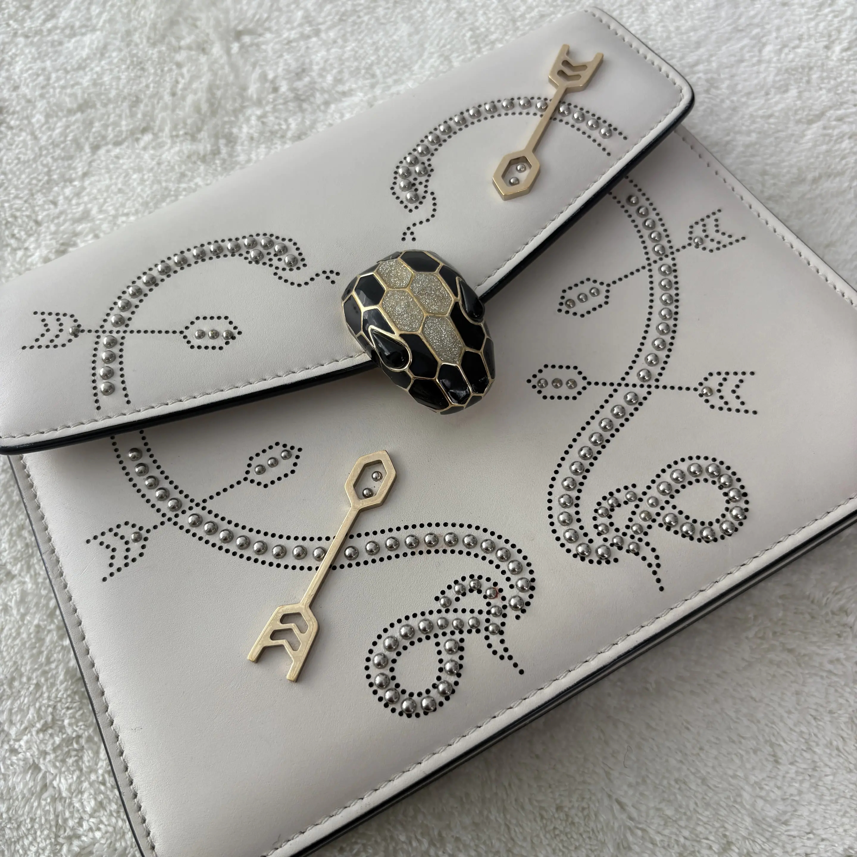 【#456】Pre-owned Bvlgari Serpenti Forever lvory Embroidery Arrow Flap Bag Calfskin Shoulder Bags BJ1101704035