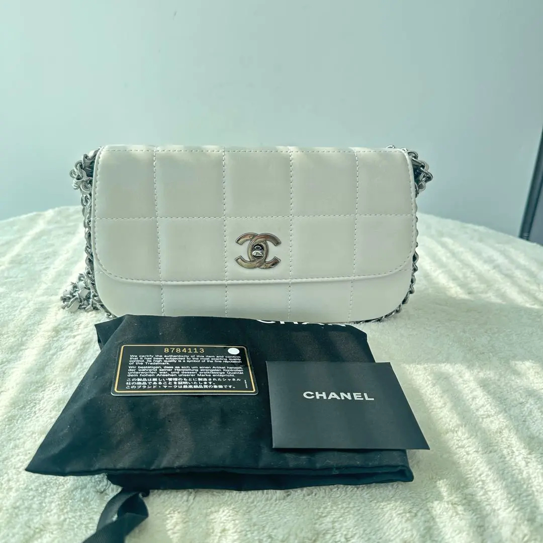 【#539】Pre-owned CHANEL Classic Flap White Lambskin Lambskin Shoulder Bag BJ11003&04050115 