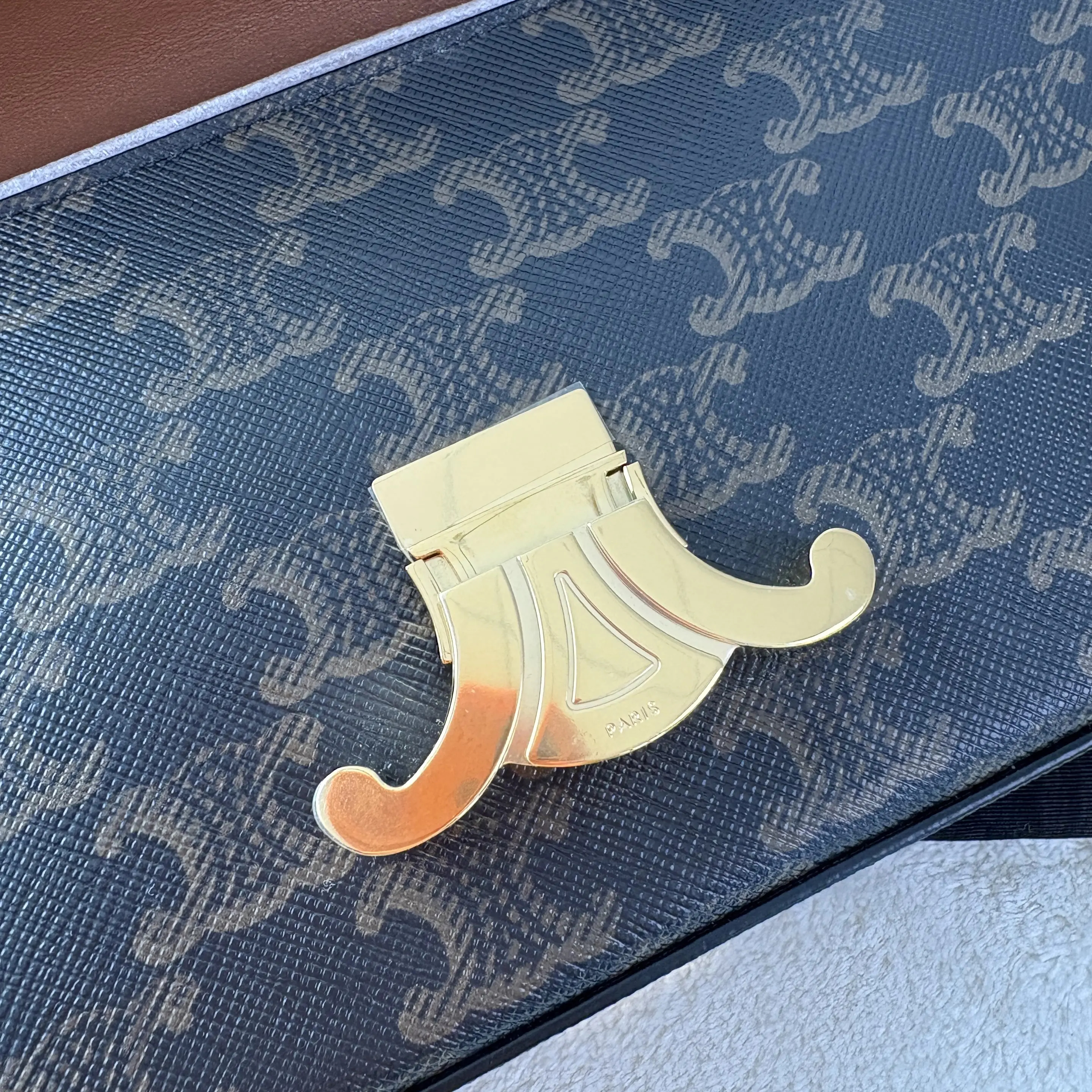 【#527】 Pre-owned Celine Triomphe Claude Monogram Gold Hardware Calfskin Shoulder Bag BJ110990409