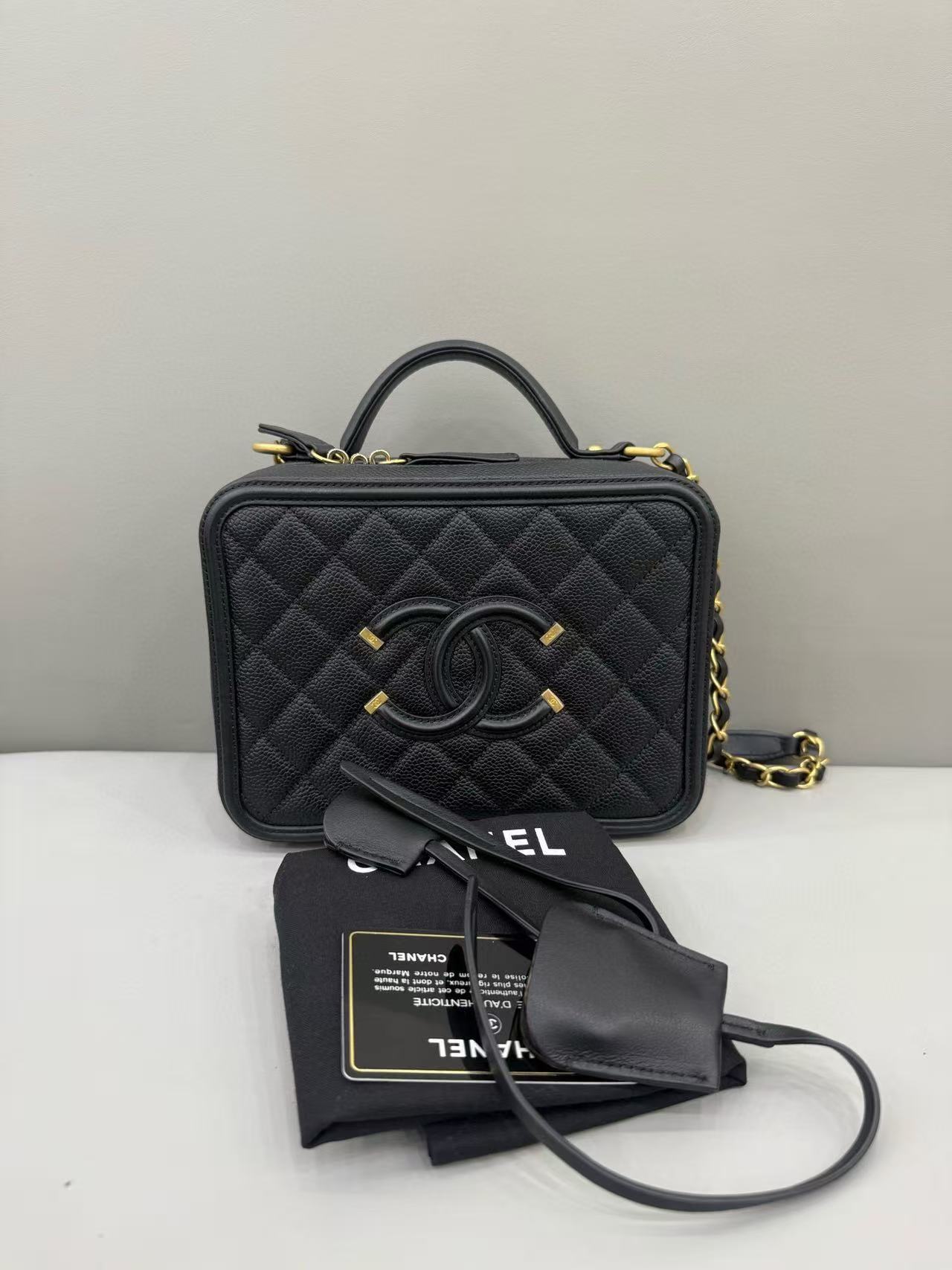 【#540】Pre-owned Chanel Vanity Case Medium Black Caviar Calfskin Shoulder Bag