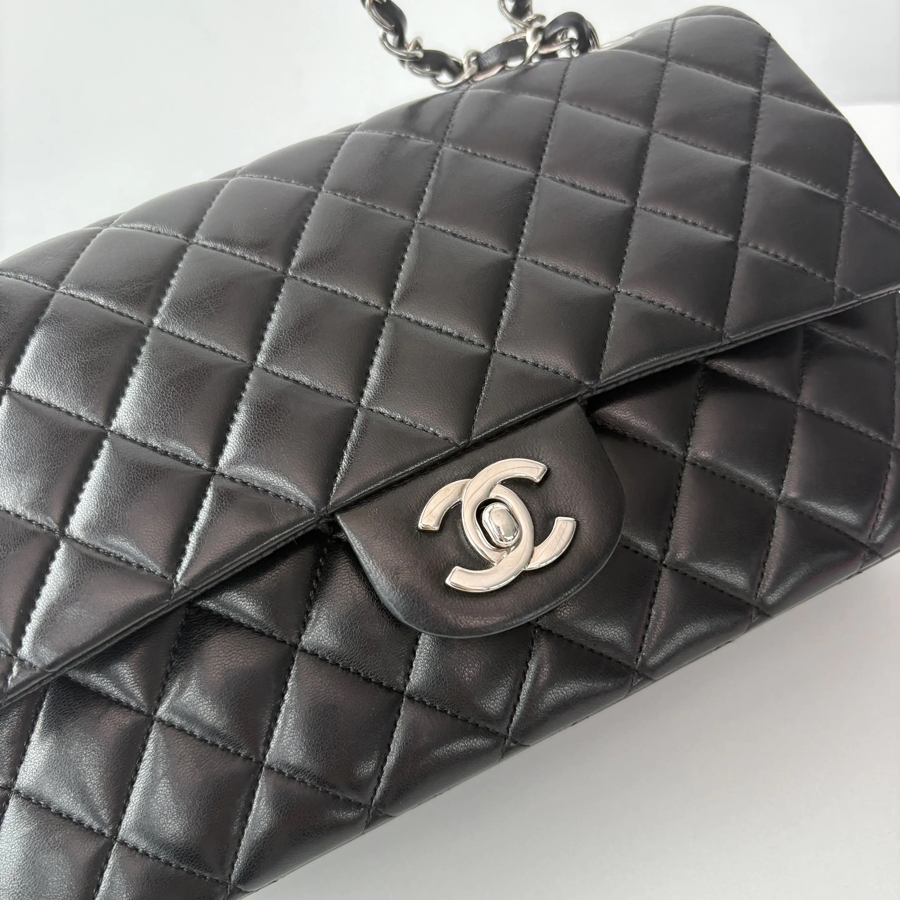 【437】Pre-owned Chanel BJ11008050245 Classic Flap Black Double Flap Lambskin Shoulder Bag 