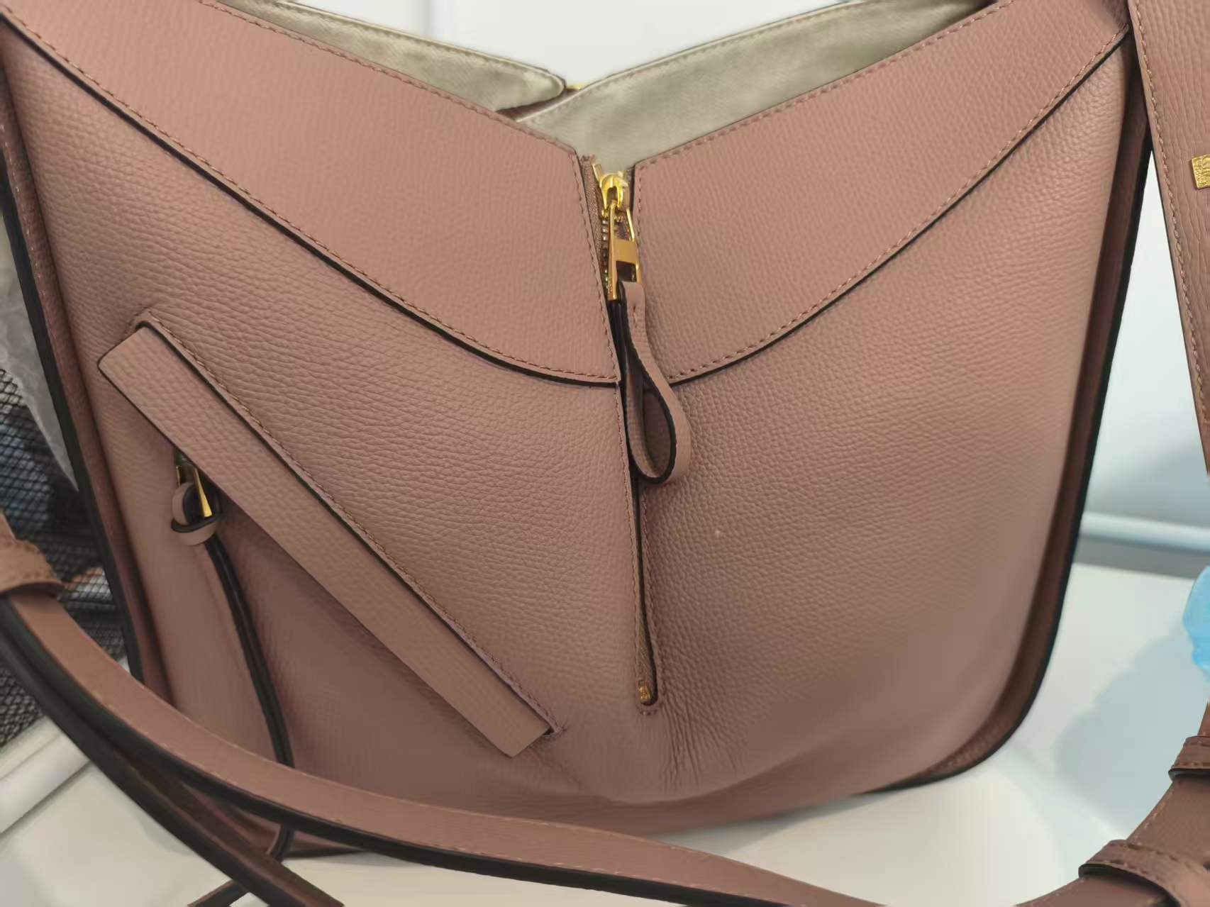 【#578】Pre-owned LOEWE Hammock Pm Sand Calfskin Shoulder Bags BJ110990406