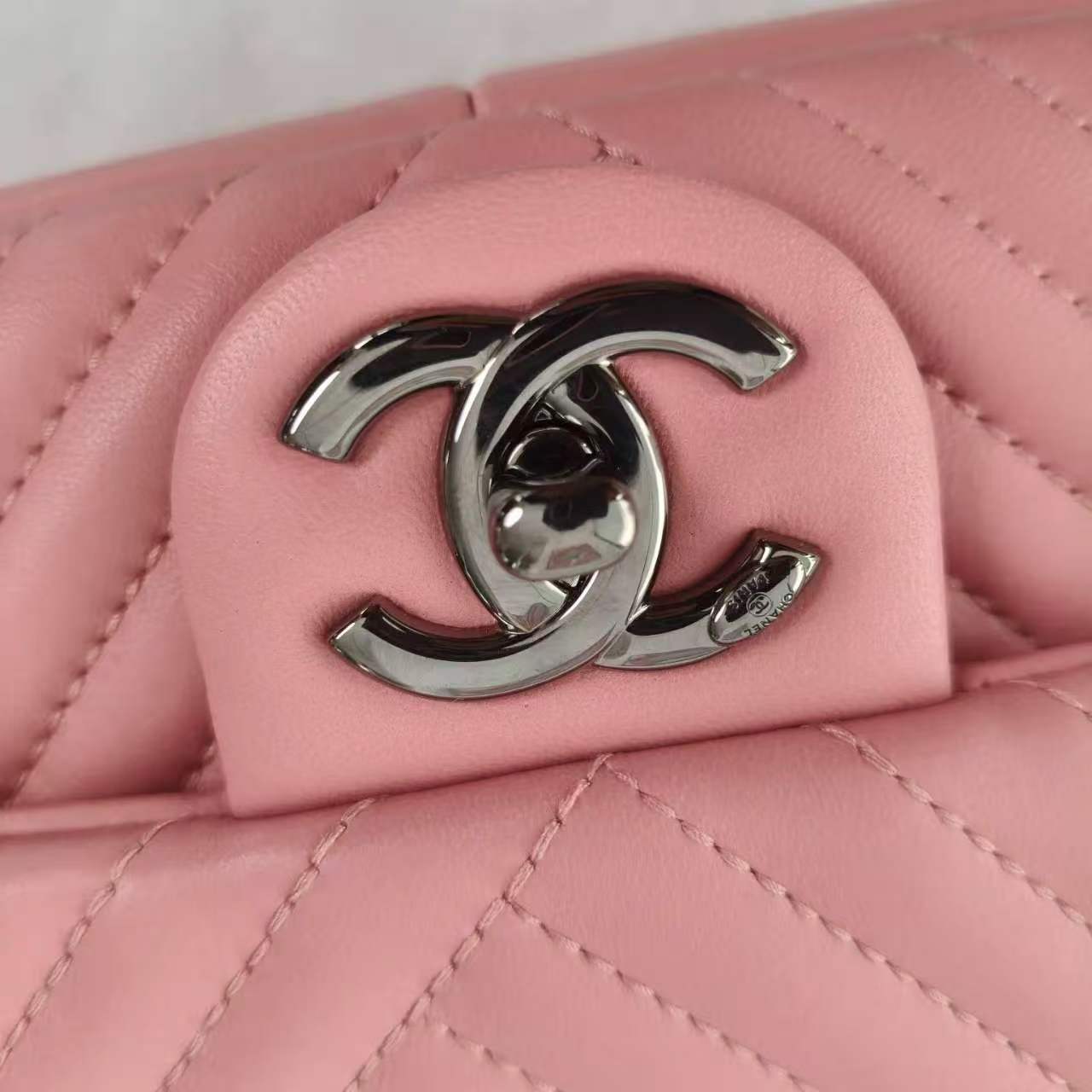 【#747】Pre-owend Chanel Classic Flap Pink Calfskin Medium Shoulder Bag BJ11015&16050155