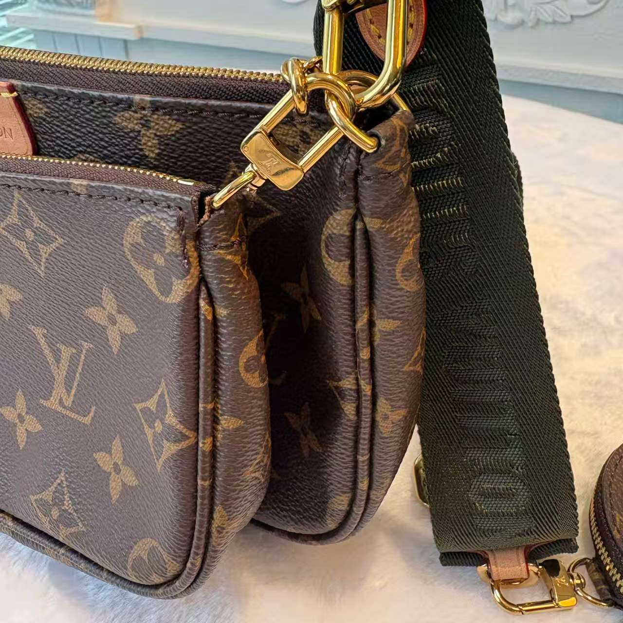 【#723】Pre-owned Louis Vuitton Multi Pochette Accessories  Monogram Greenstrap Calfskin Shoulder Bag BJ110MC04085