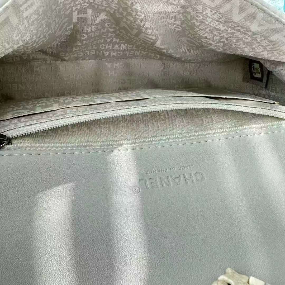 【#539】Pre-owned CHANEL Classic Flap White Lambskin Lambskin Shoulder Bag BJ110039904050115 