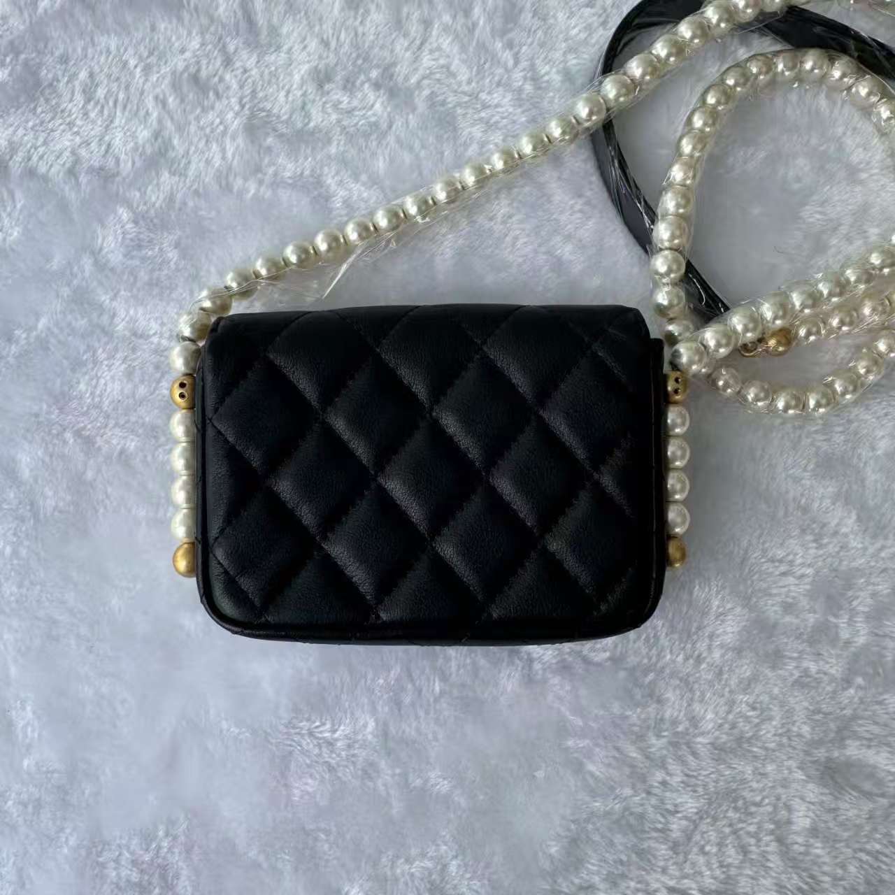 【#668】Pre-owned Chanel WOC Lambskin Mini Golden Hardware Crossbody Bag BJ1102104075