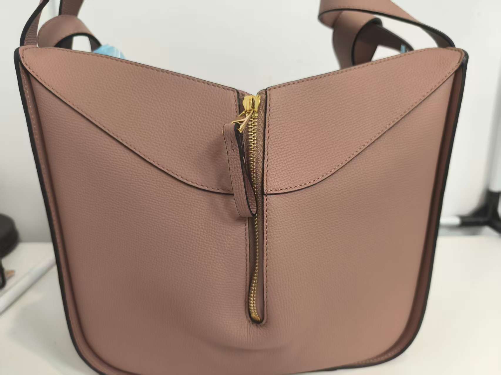 【#578】Pre-owned LOEWE Hammock Pm Sand Calfskin Shoulder Bags BJ110990406