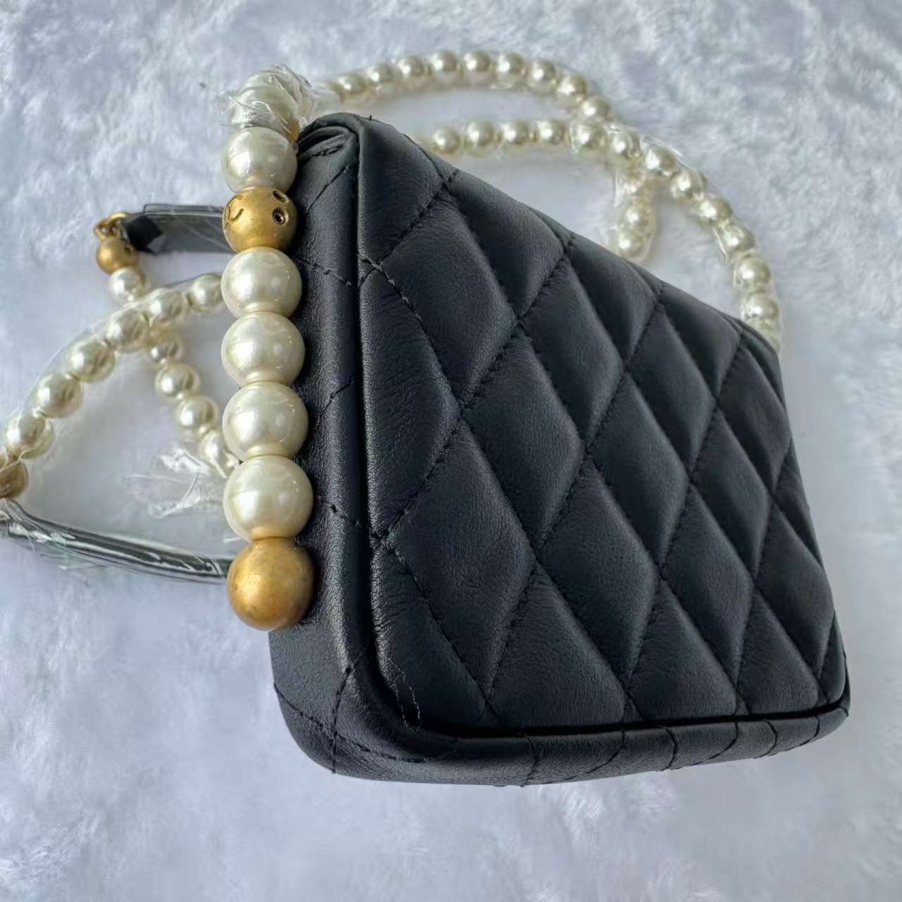 【#668】Pre-owned Chanel WOC Lambskin Mini Golden Hardware Crossbody Bag BJ1102104075