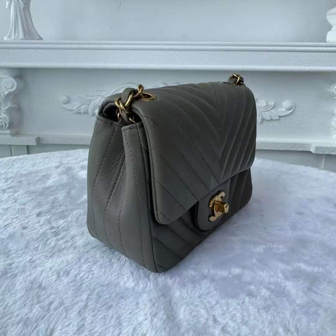 【#754】Pre-owend Chanel Classic Flap Gray Calfskin 18 Shoulder Bag BJ11015&16050148