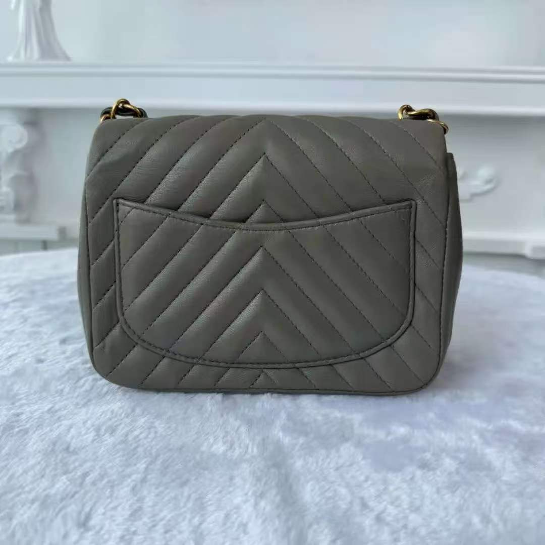 【#754】Pre-owend Chanel Classic Flap Gray Calfskin 18 Shoulder Bag BJ11015&16050148