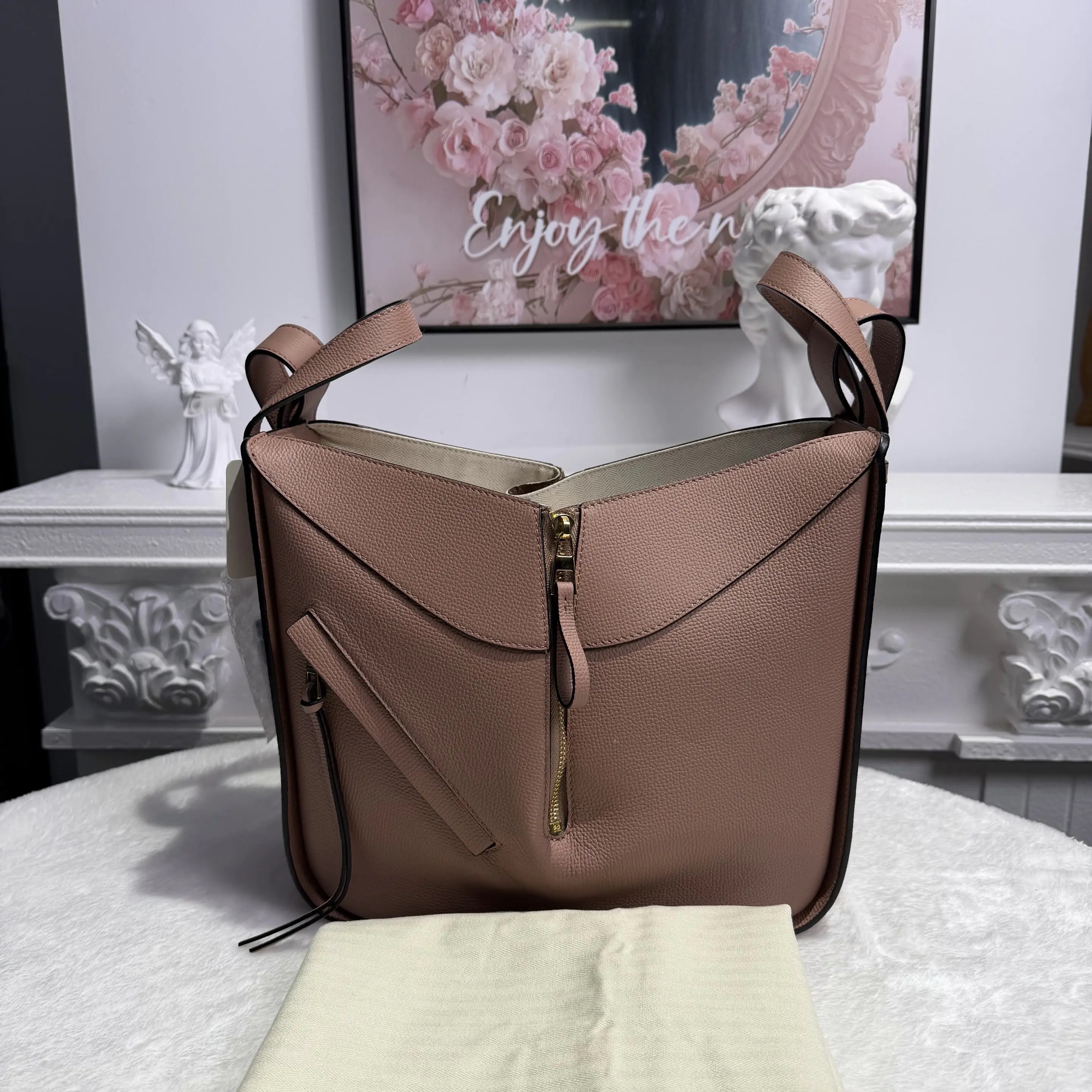 [#619]Pre owned Loewe Hammock Small BJ110&04060