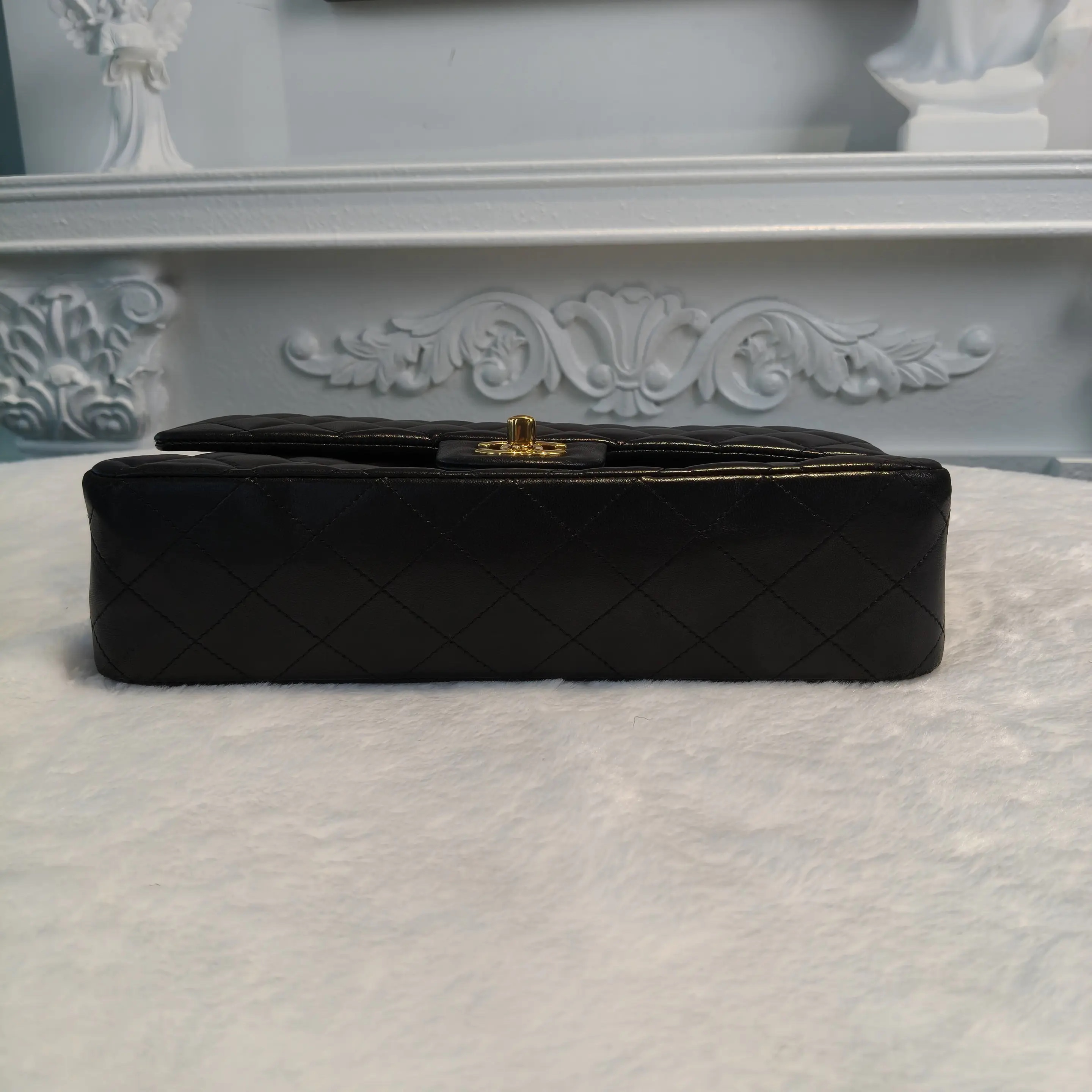 [#704]Pre owned Chanel Classic Flap Lamb skin Medium Golden Hardware Crossbody BJ 110&050255