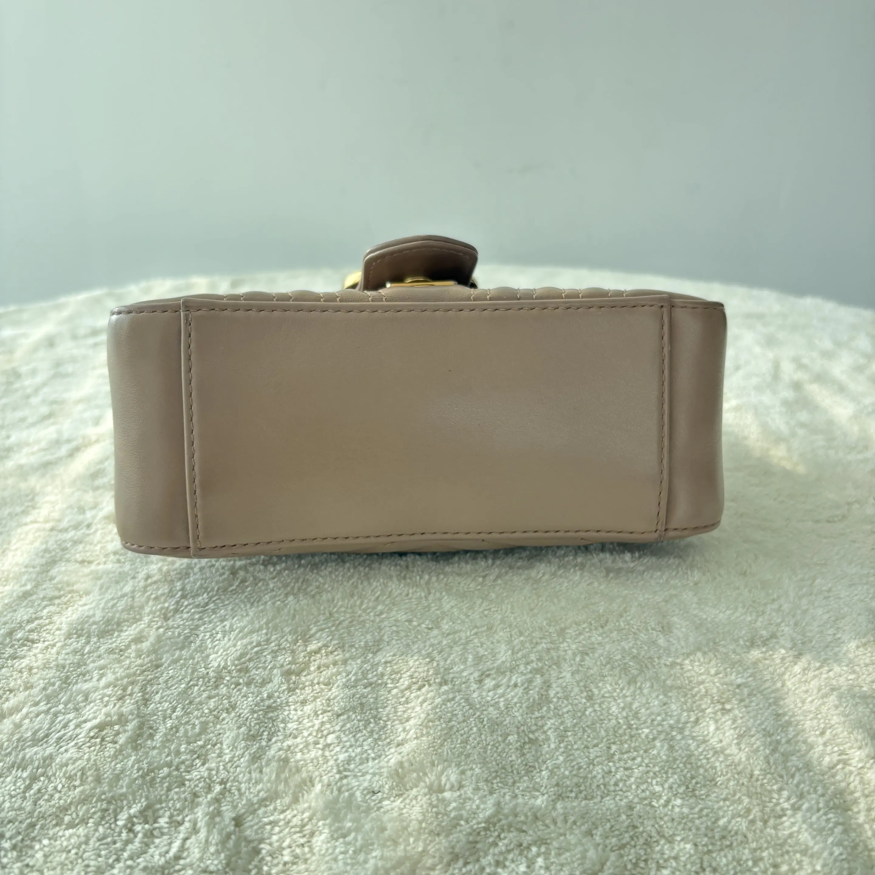 [#677]Pre owned Gucci Marmont 22 Top handle Calfskin Small Golden hardware BJ1101804048