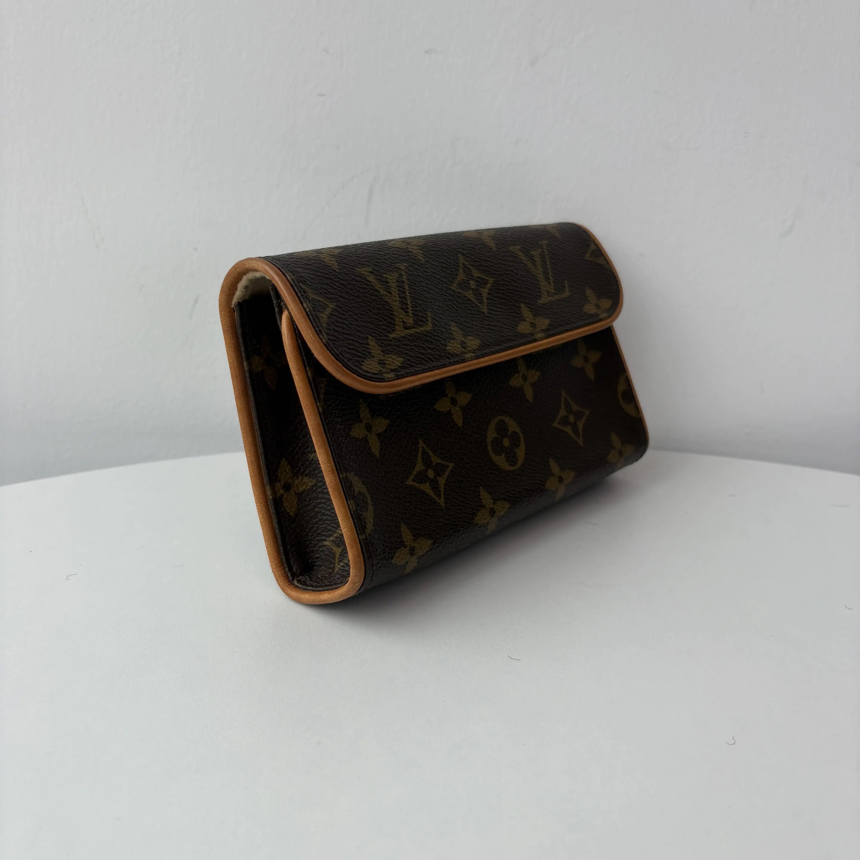 [#660]Pre owned Louis Vuitton Pochette Florentine BJ110&04028