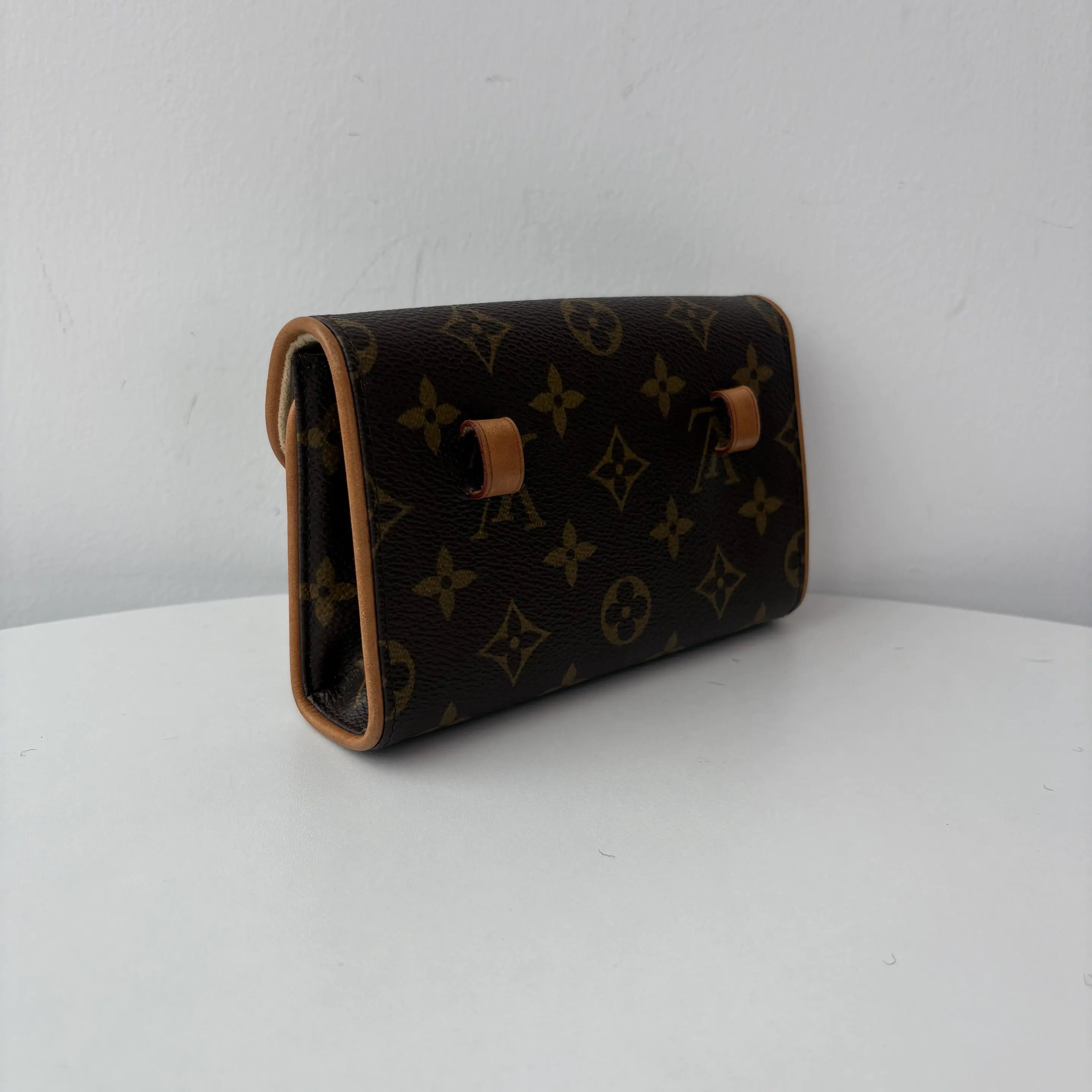 [#660]Pre owned Louis Vuitton Pochette Florentine BJ110&04028