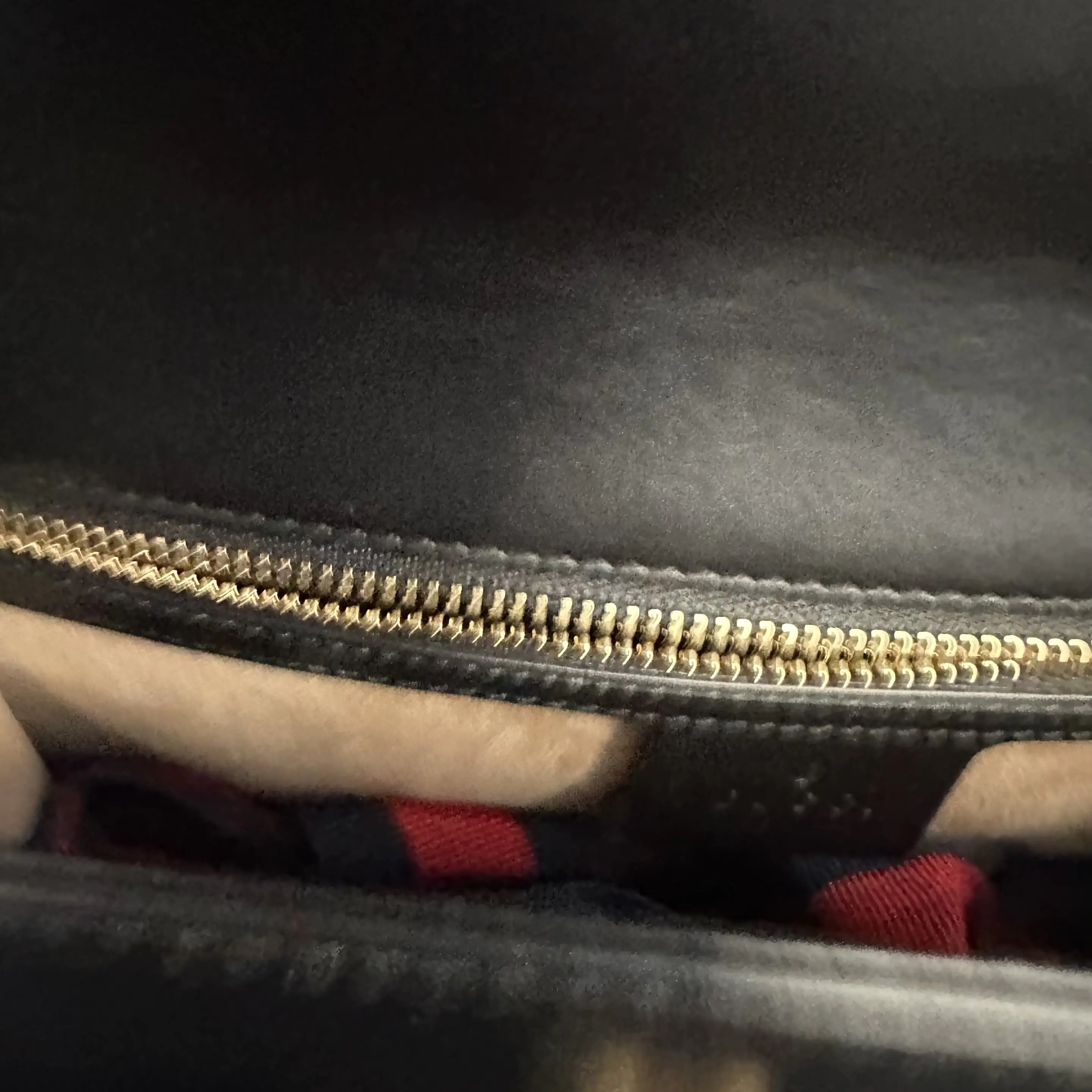 [#681]Pre owned Gucci Sylvie Calfskin Small BJ110&04028