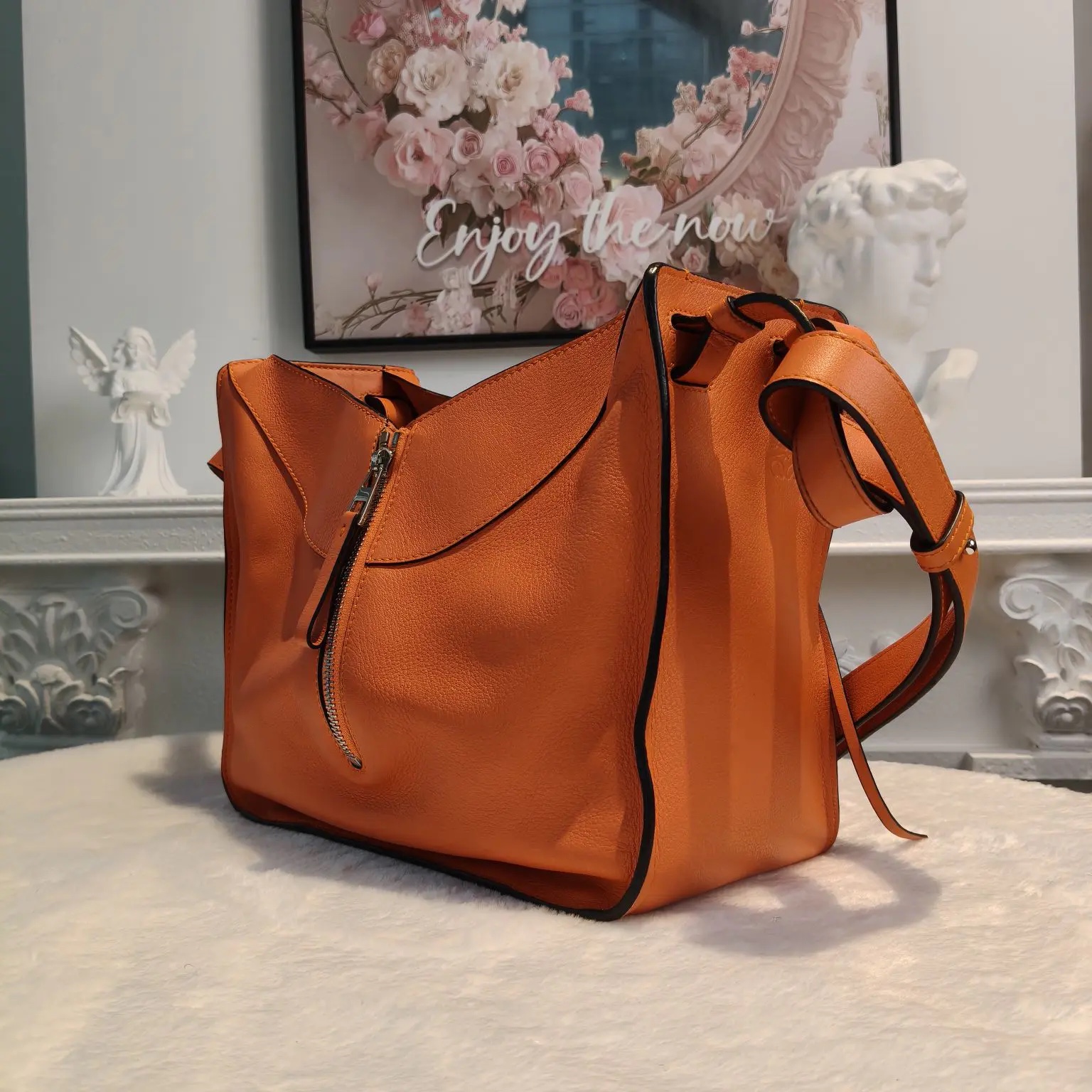 [#705]Pre owned Loewe Anton Calfskin Orange Crossbody bag BJ110&0404